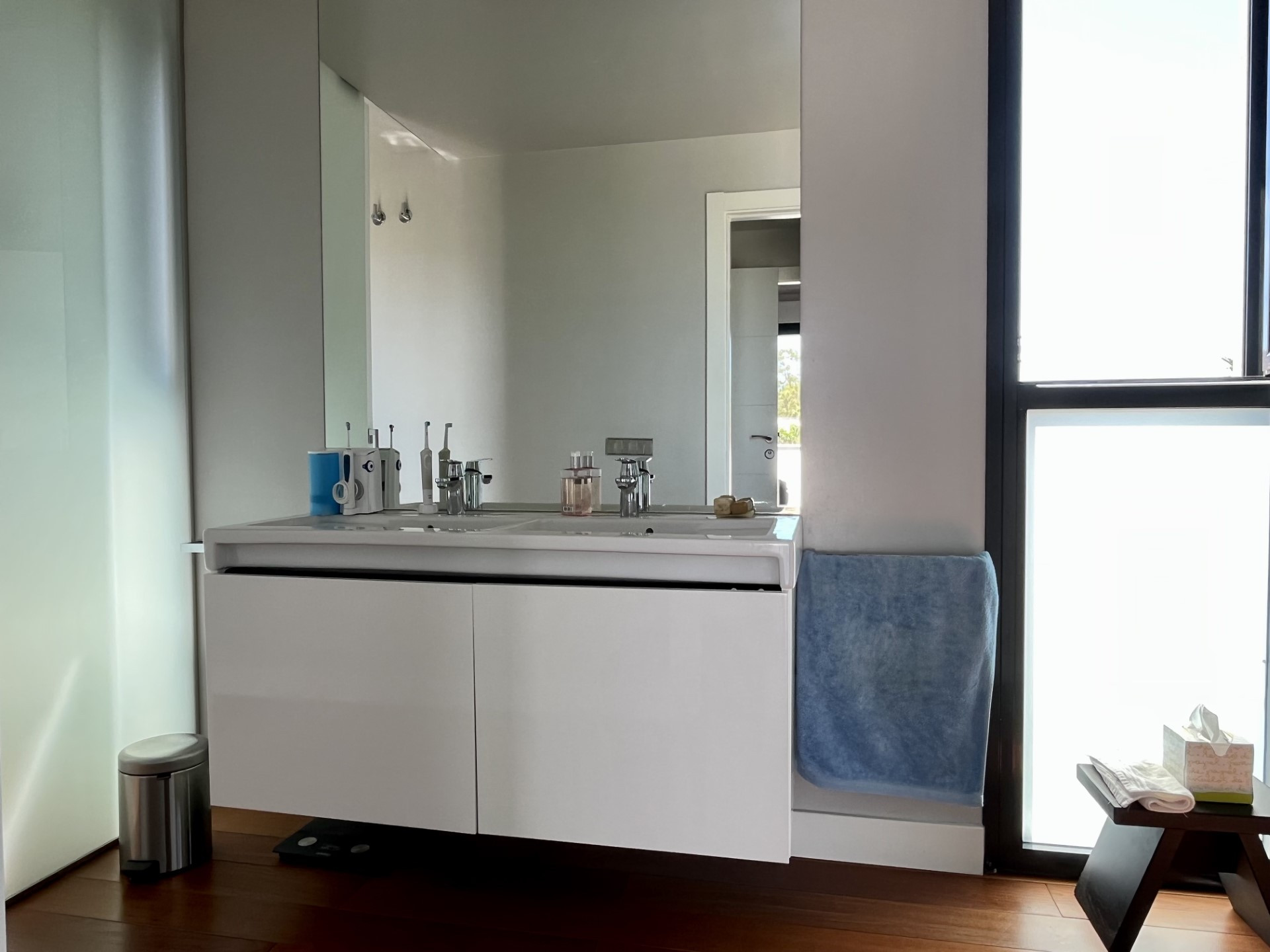 Villa contemporánea de 5 dormitorios en Marbesa, Marbella Este
