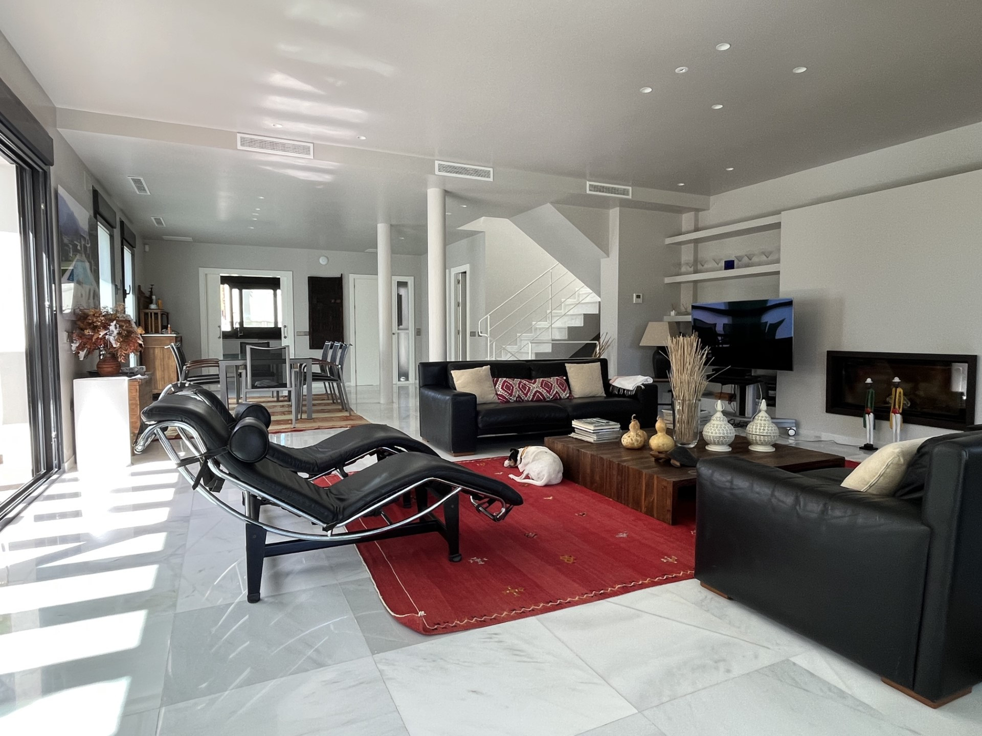 Villa contemporánea de 5 dormitorios en Marbesa, Marbella Este