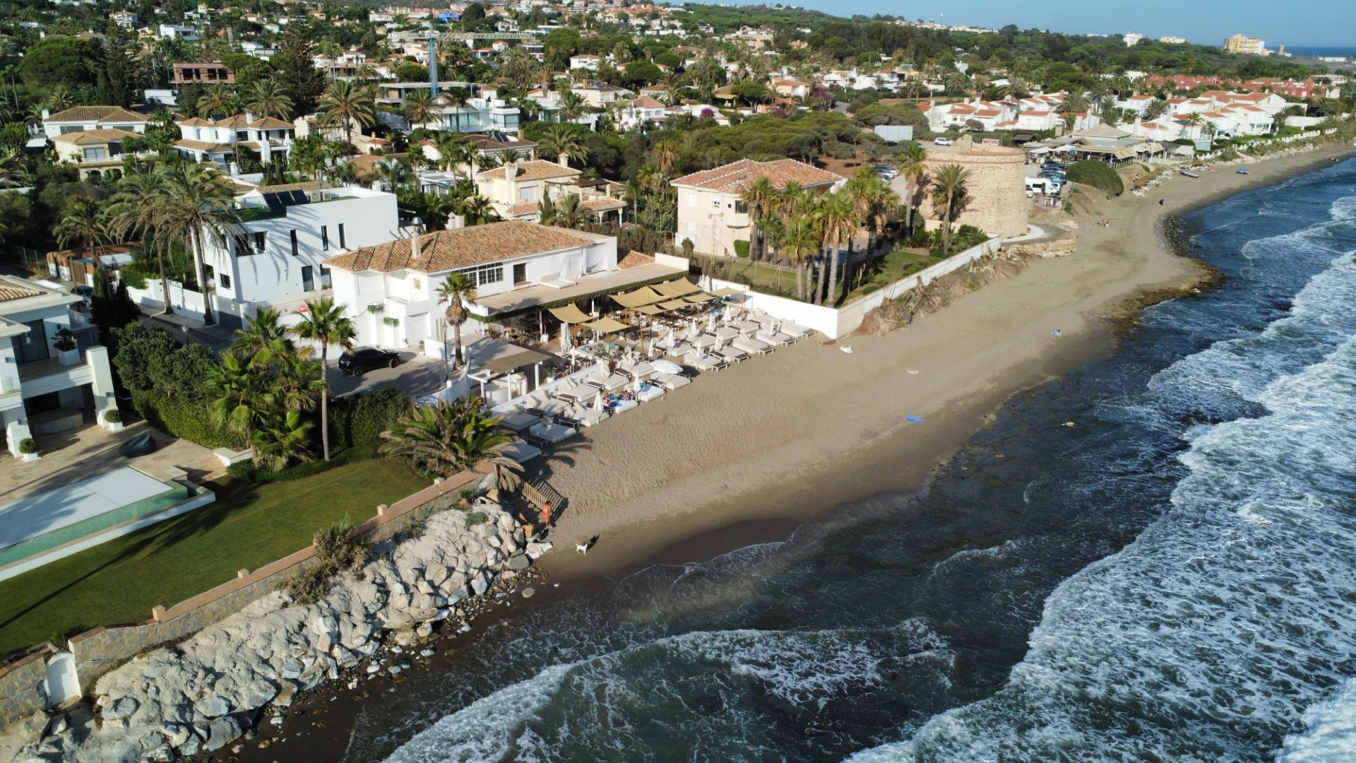 Villa contemporánea de 5 dormitorios en Marbesa, Marbella Este