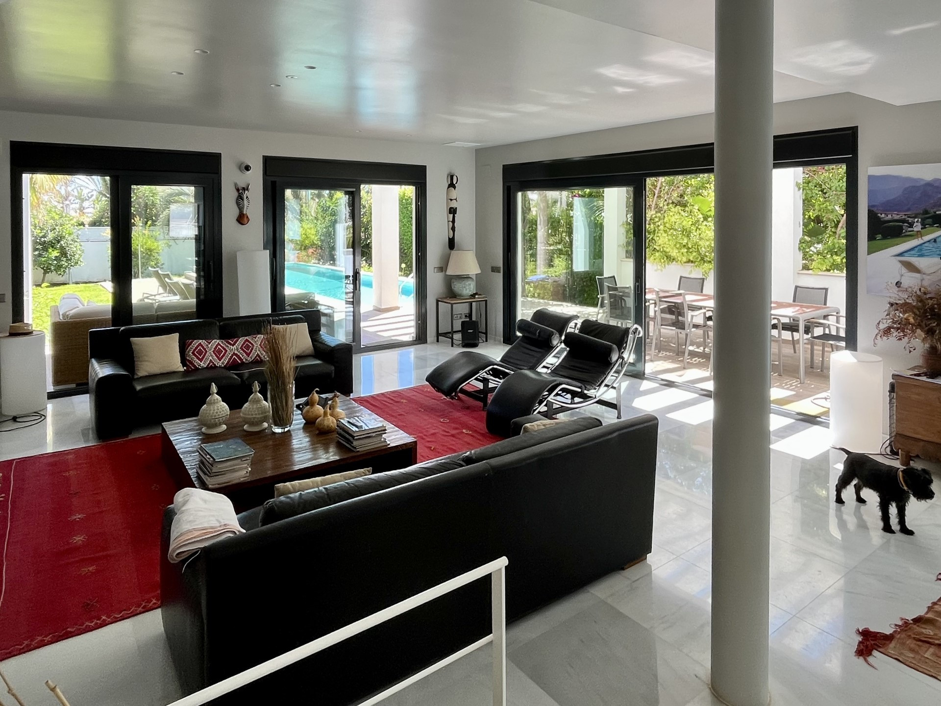 Villa contemporánea de 5 dormitorios en Marbesa, Marbella Este