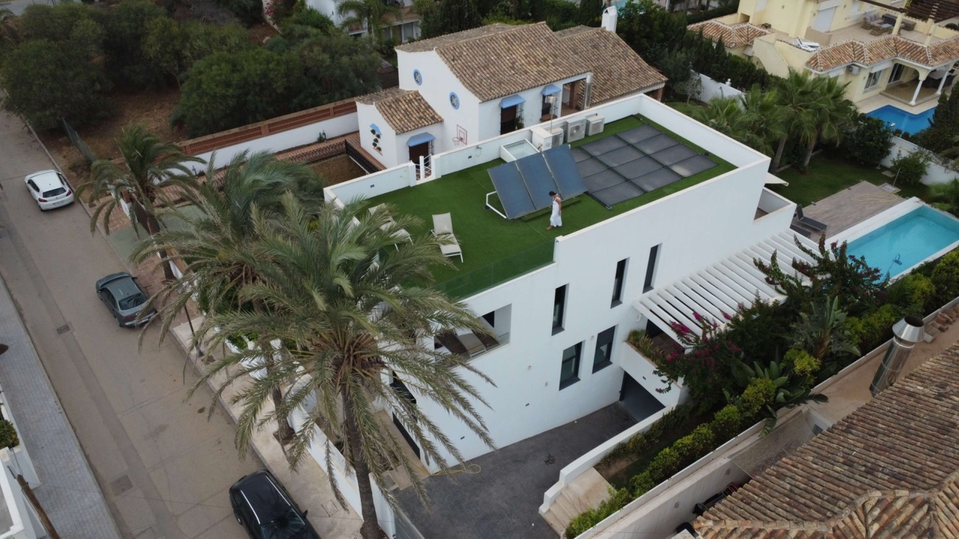 Villa contemporánea de 5 dormitorios en Marbesa, Marbella Este
