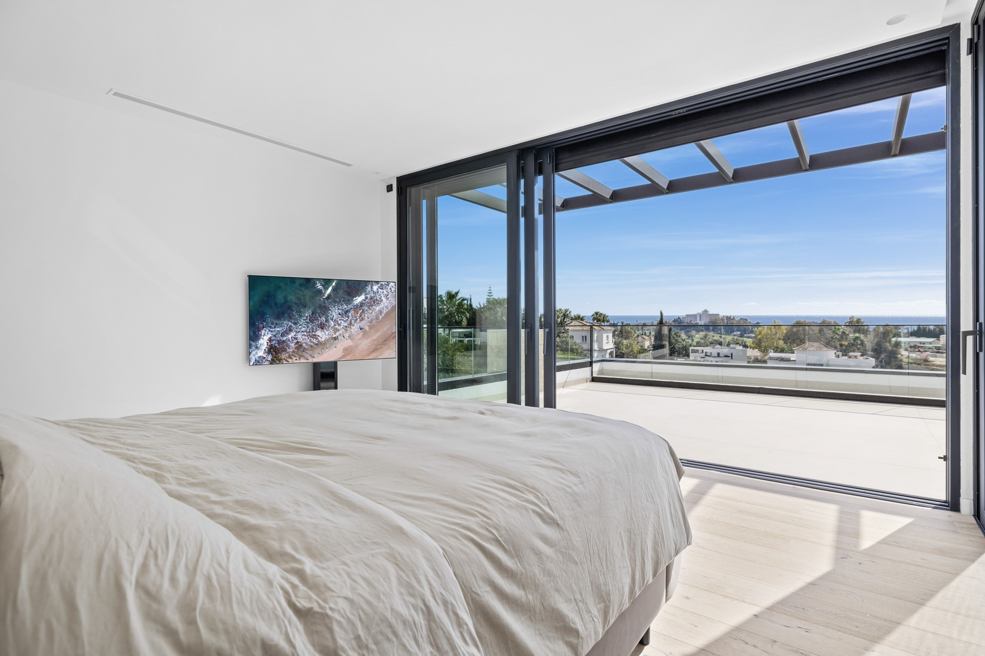 Contemporary Villa in La Alqueria, Benahavis