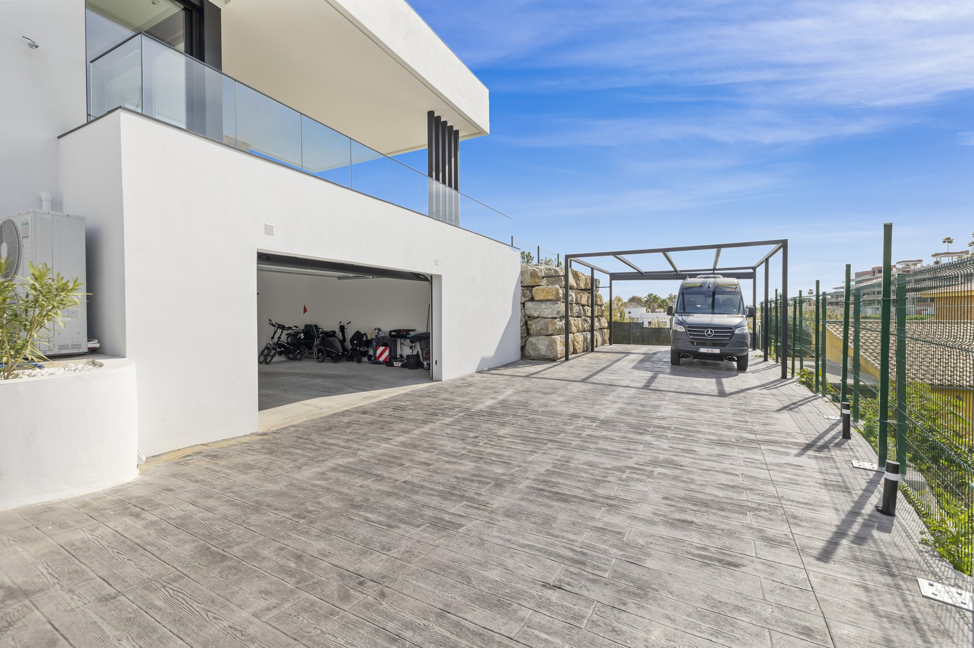 Contemporary Villa in La Alqueria, Benahavis