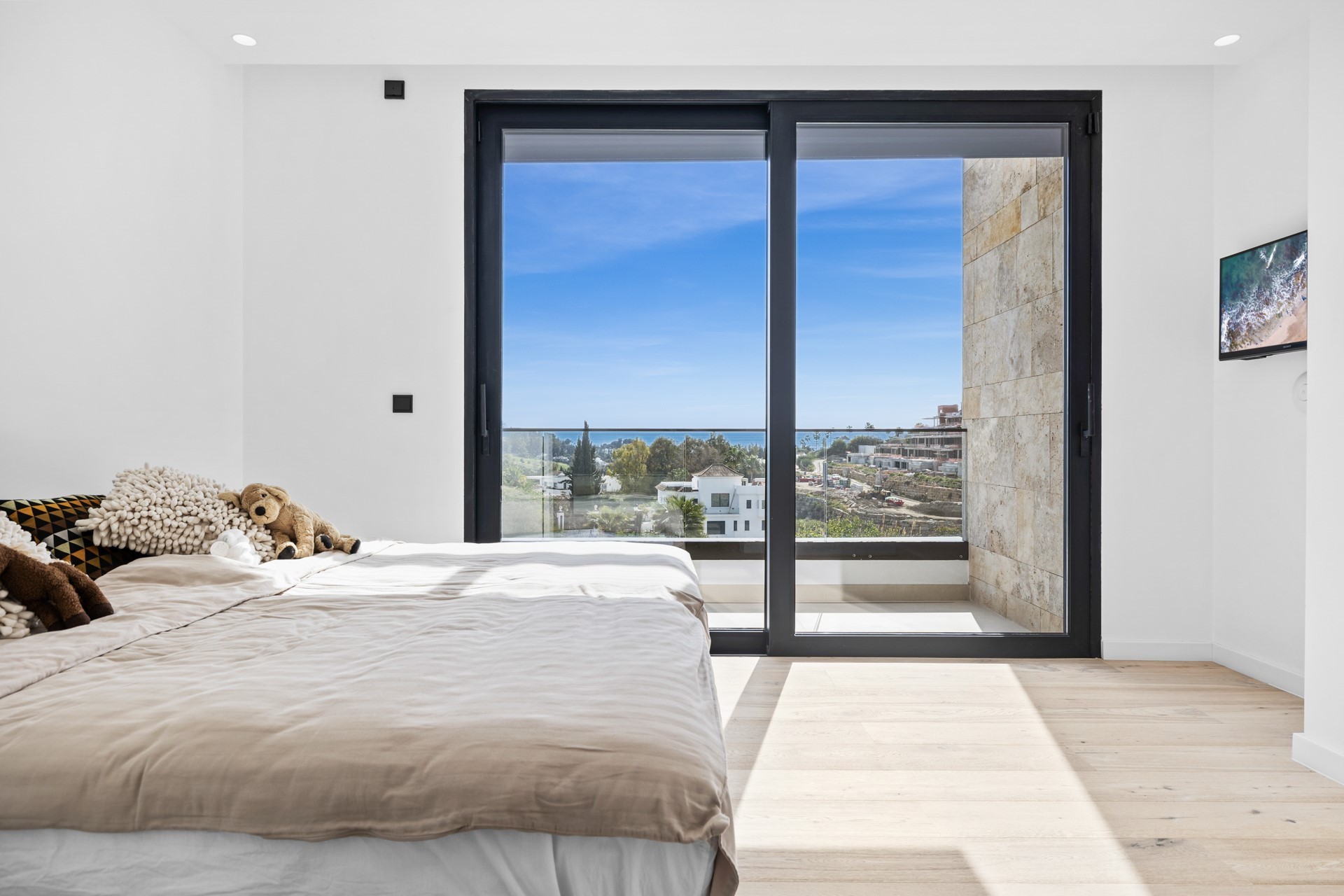 Contemporary Villa in La Alqueria, Benahavis