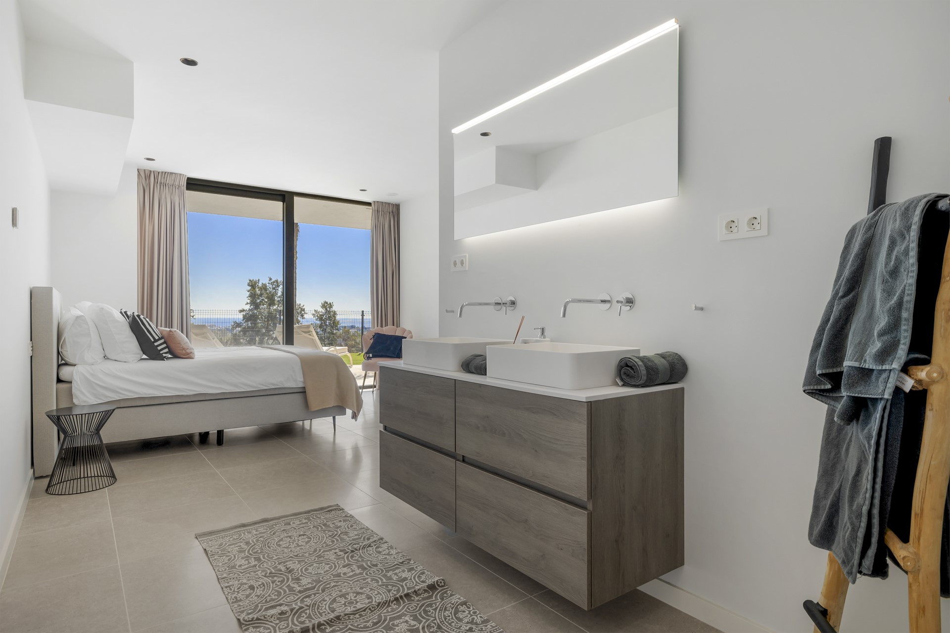 Contemporary villa in La Alquería, Benahavís