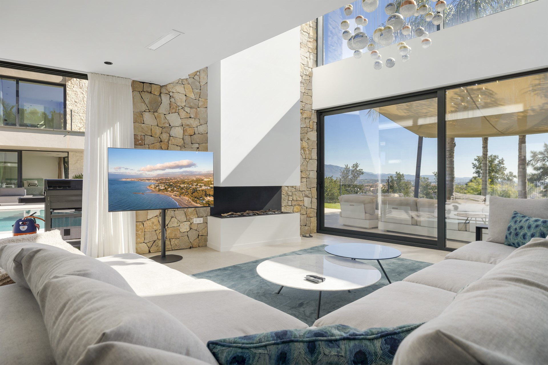 Contemporary villa in La Alquería, Benahavís