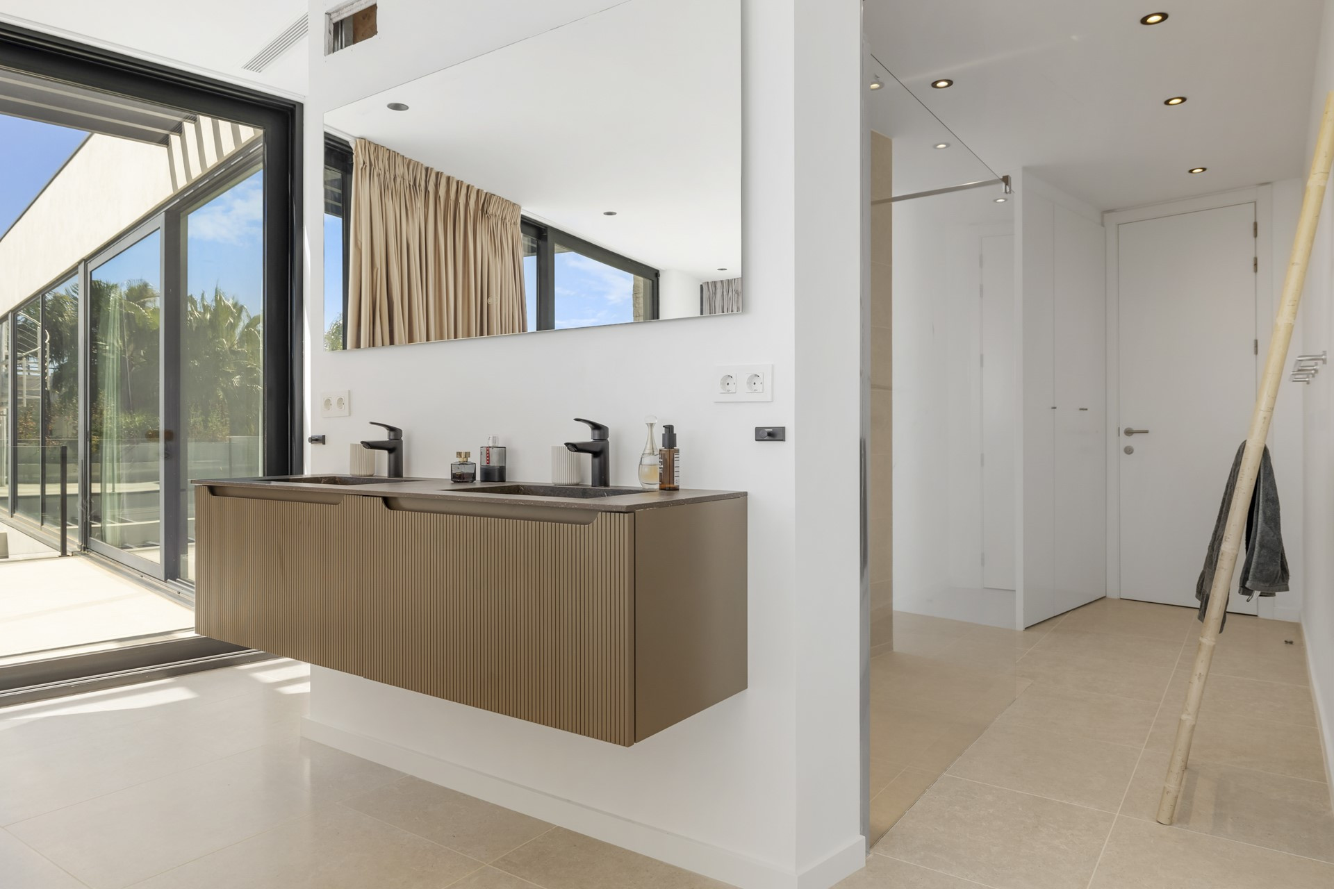 Contemporary villa in La Alquería, Benahavís