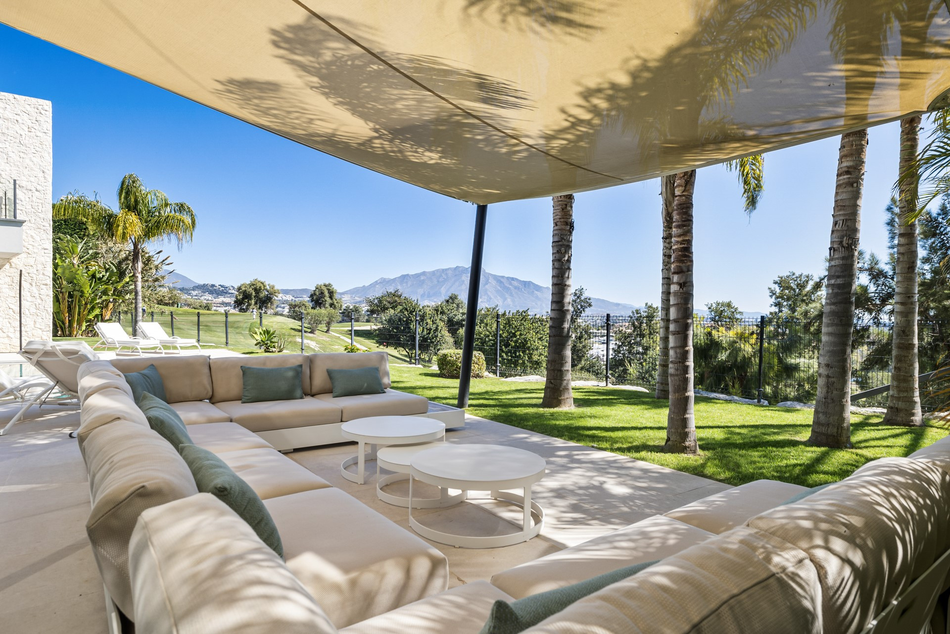 Contemporary villa in La Alquería, Benahavís