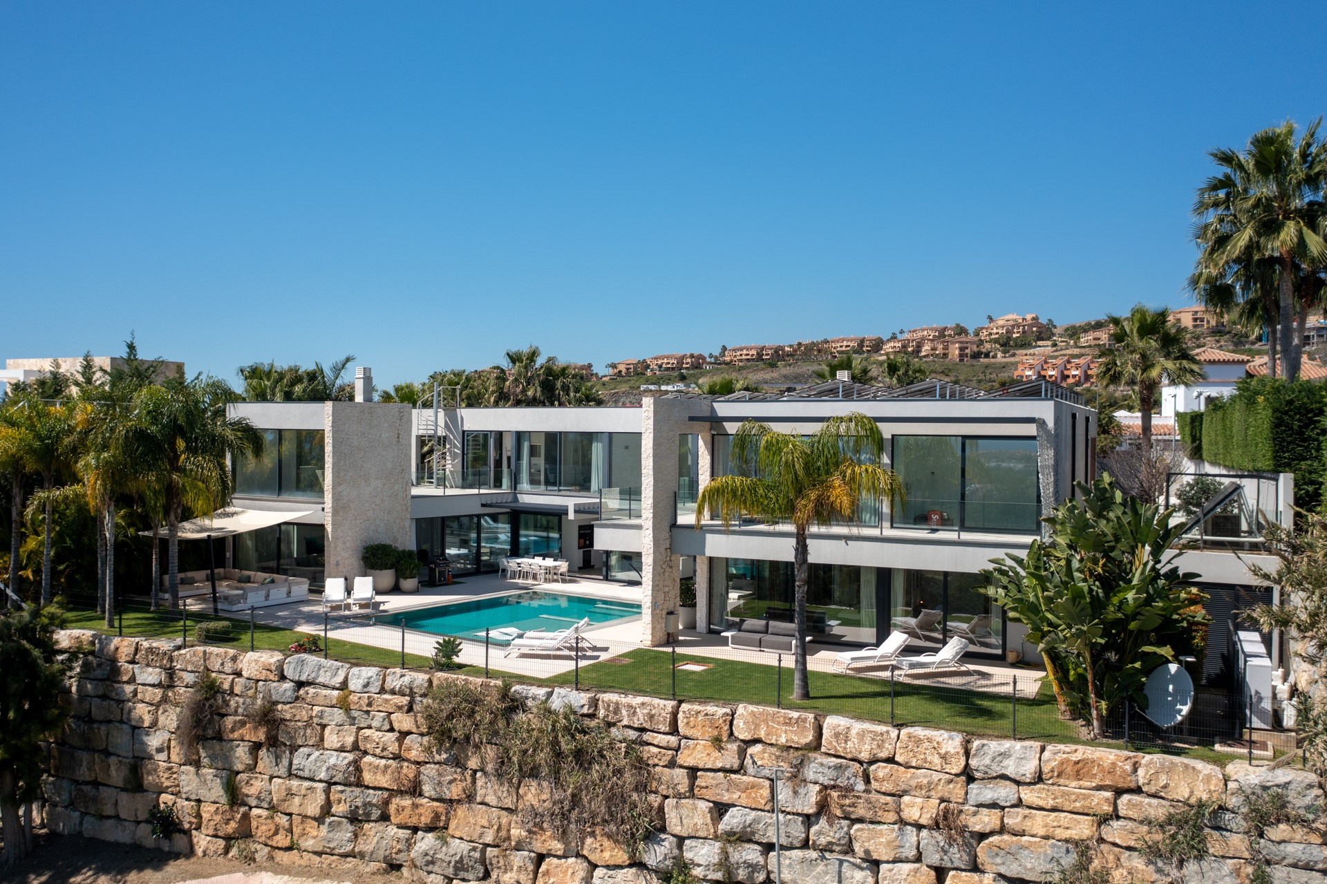 Contemporary villa in La Alquería, Benahavís