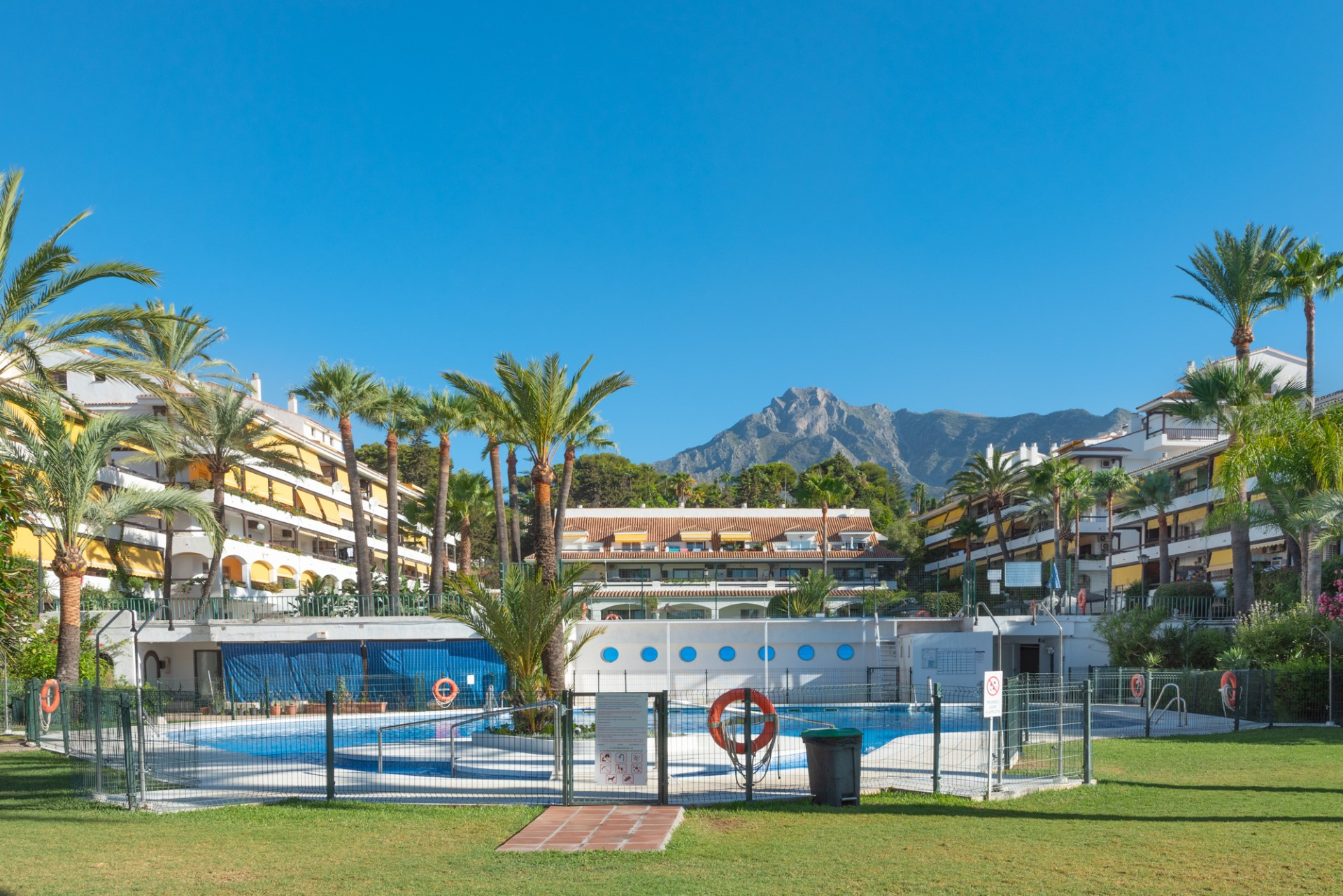 Elegant 2-Bedroom Ground Floor Apartment in La Carolina, Marbella Golden Mile