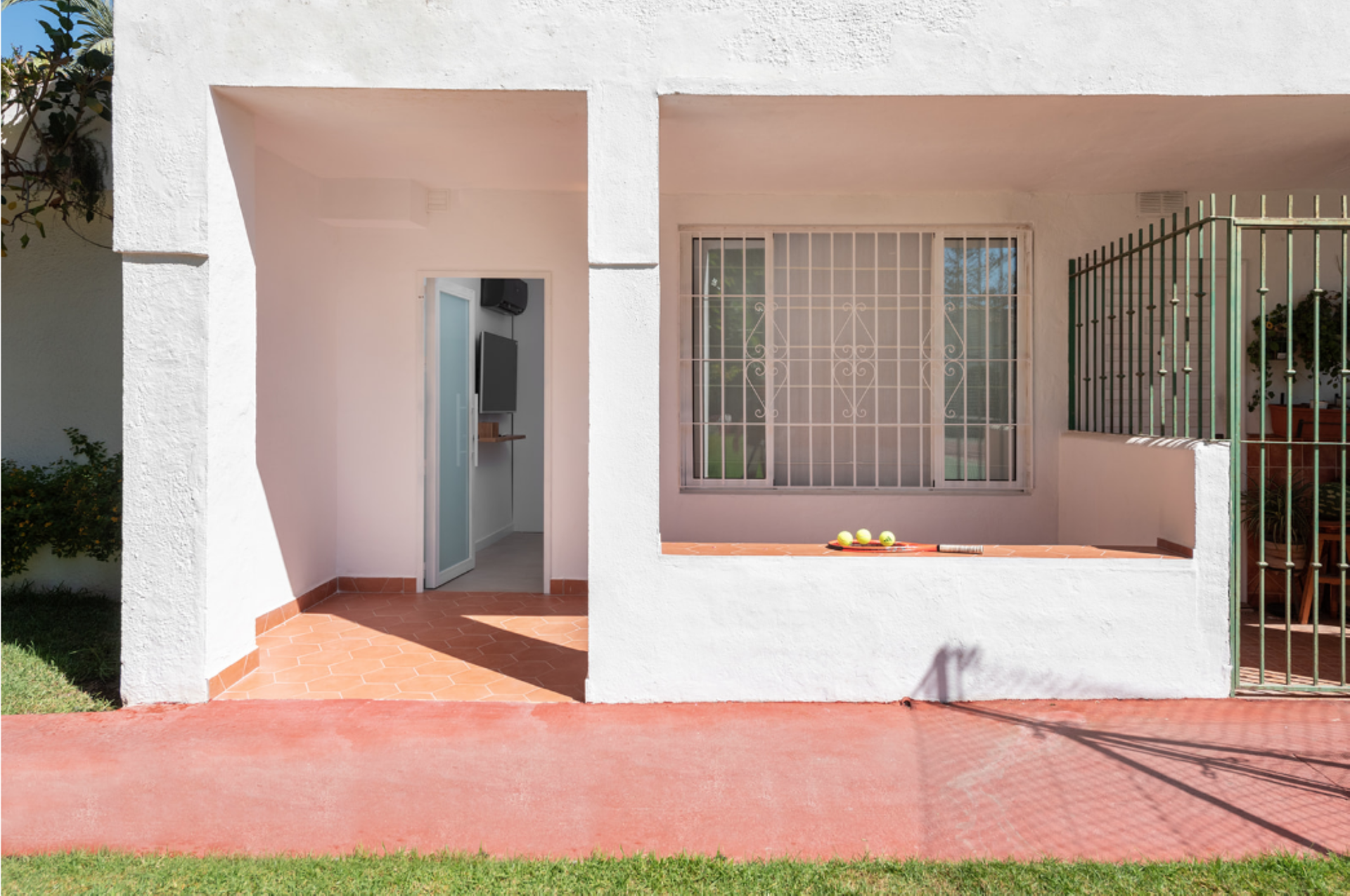 Elegant 2-Bedroom Ground Floor Apartment in La Carolina, Marbella Golden Mile
