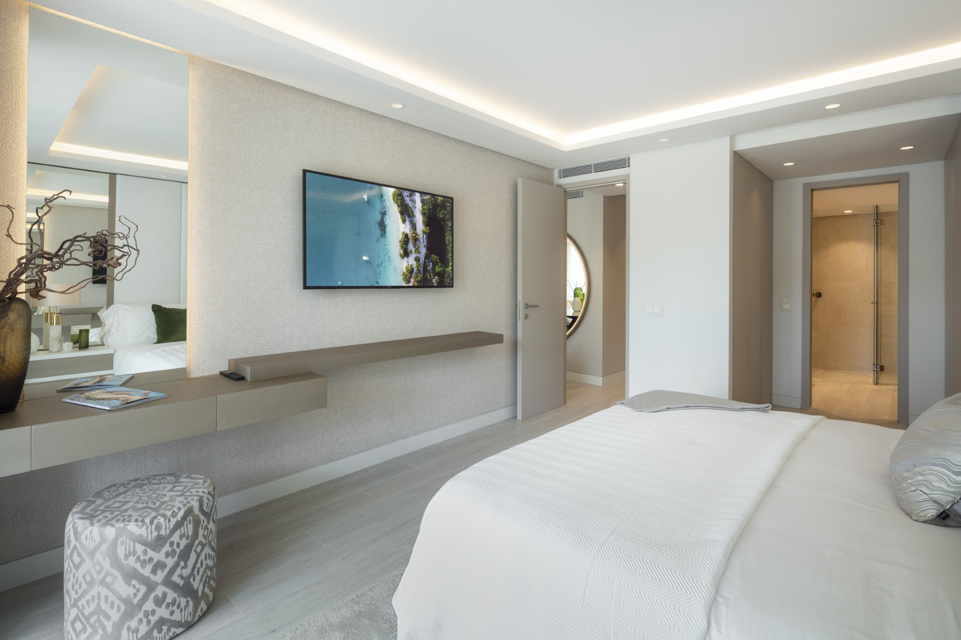 Unique apartment in Marina Puente Romano, Marbella Golden Mile