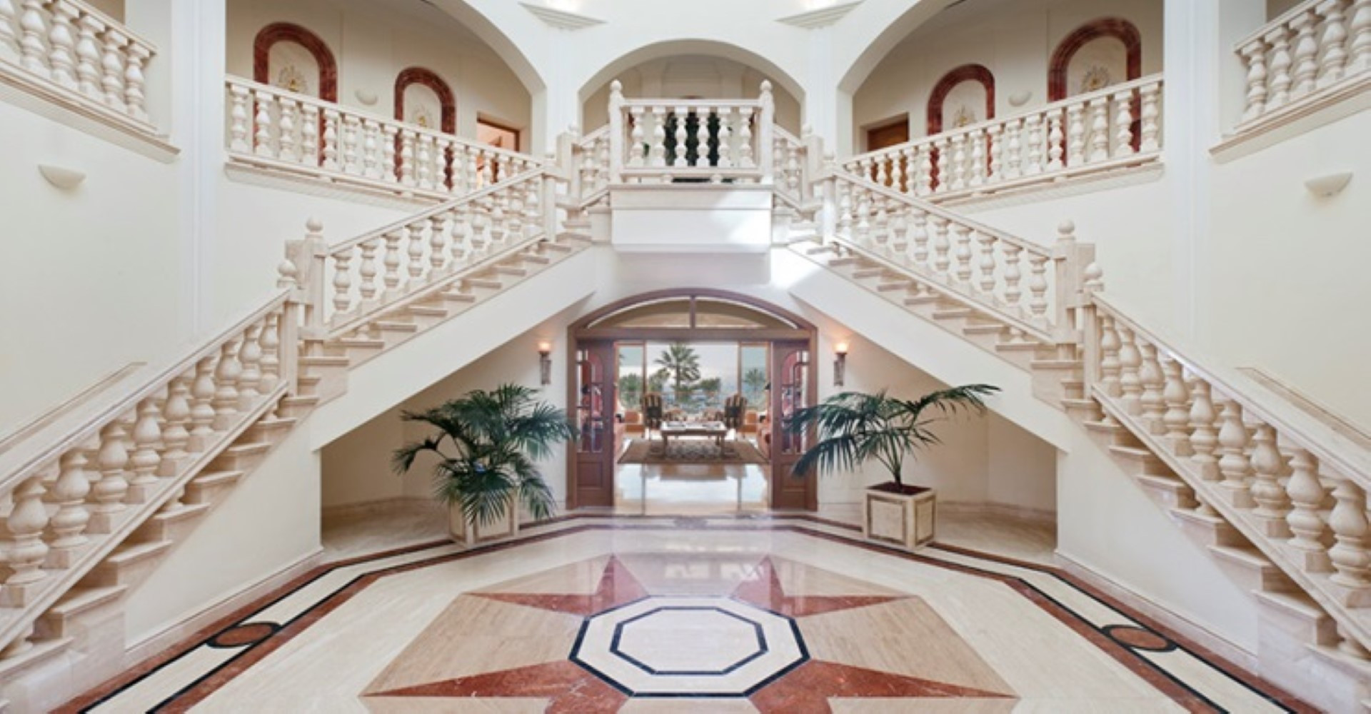 Magnificent frontline beach luxury villa within the exclusive Marbella Club
