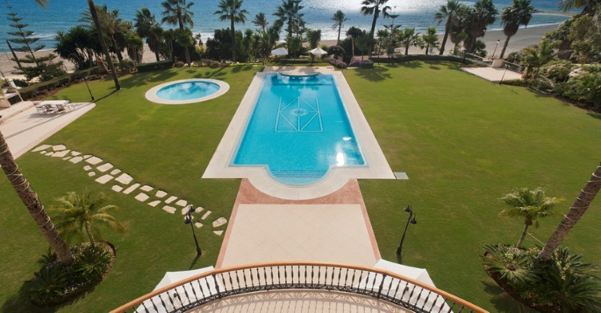 Magnificent frontline beach luxury villa within the exclusive Marbella Club