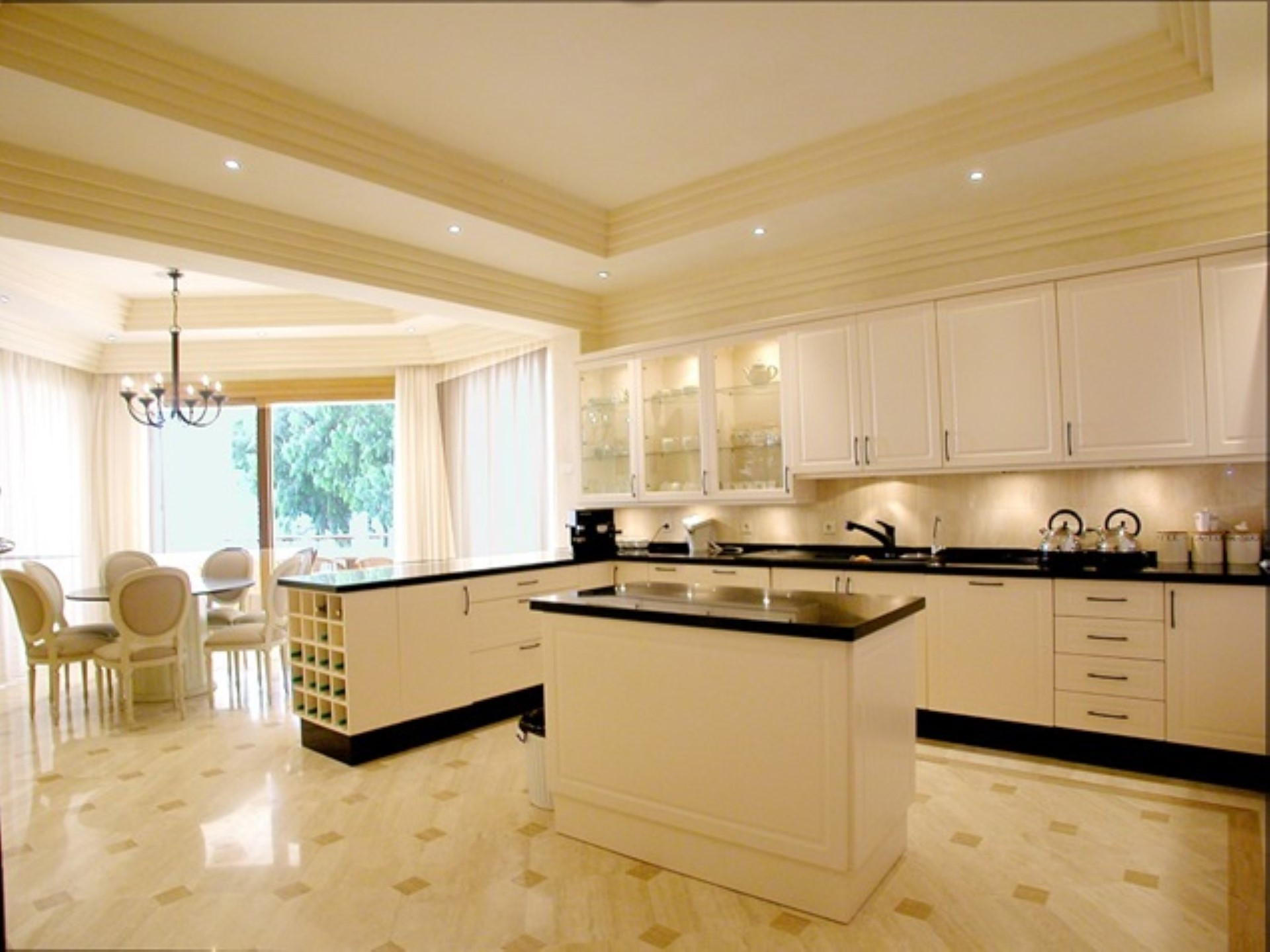 Magnificent frontline beach luxury villa within the exclusive Marbella Club