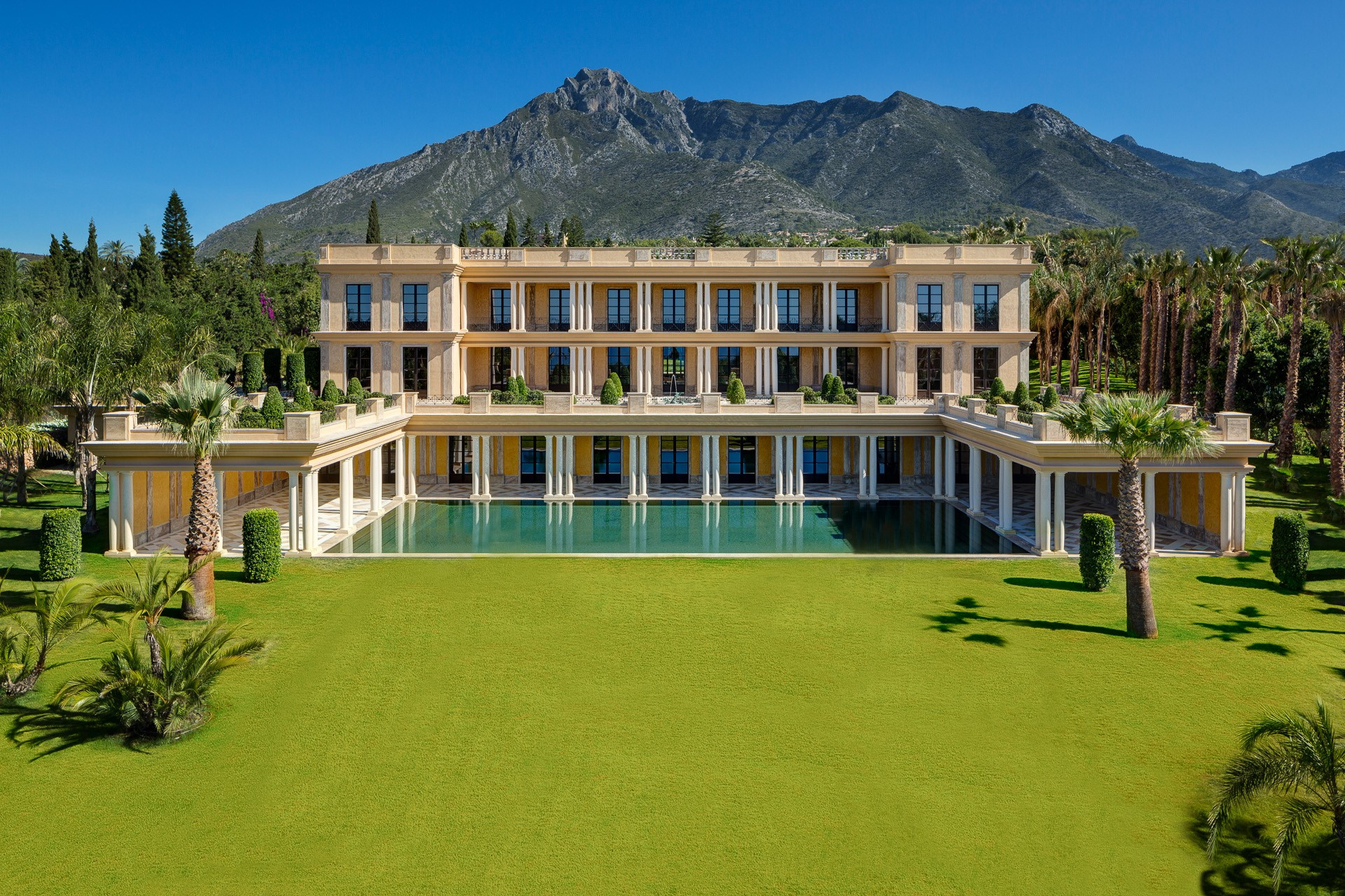Opulent 8 bedroom villa in Rocio de Nagüeles, Marbella Golden Mile