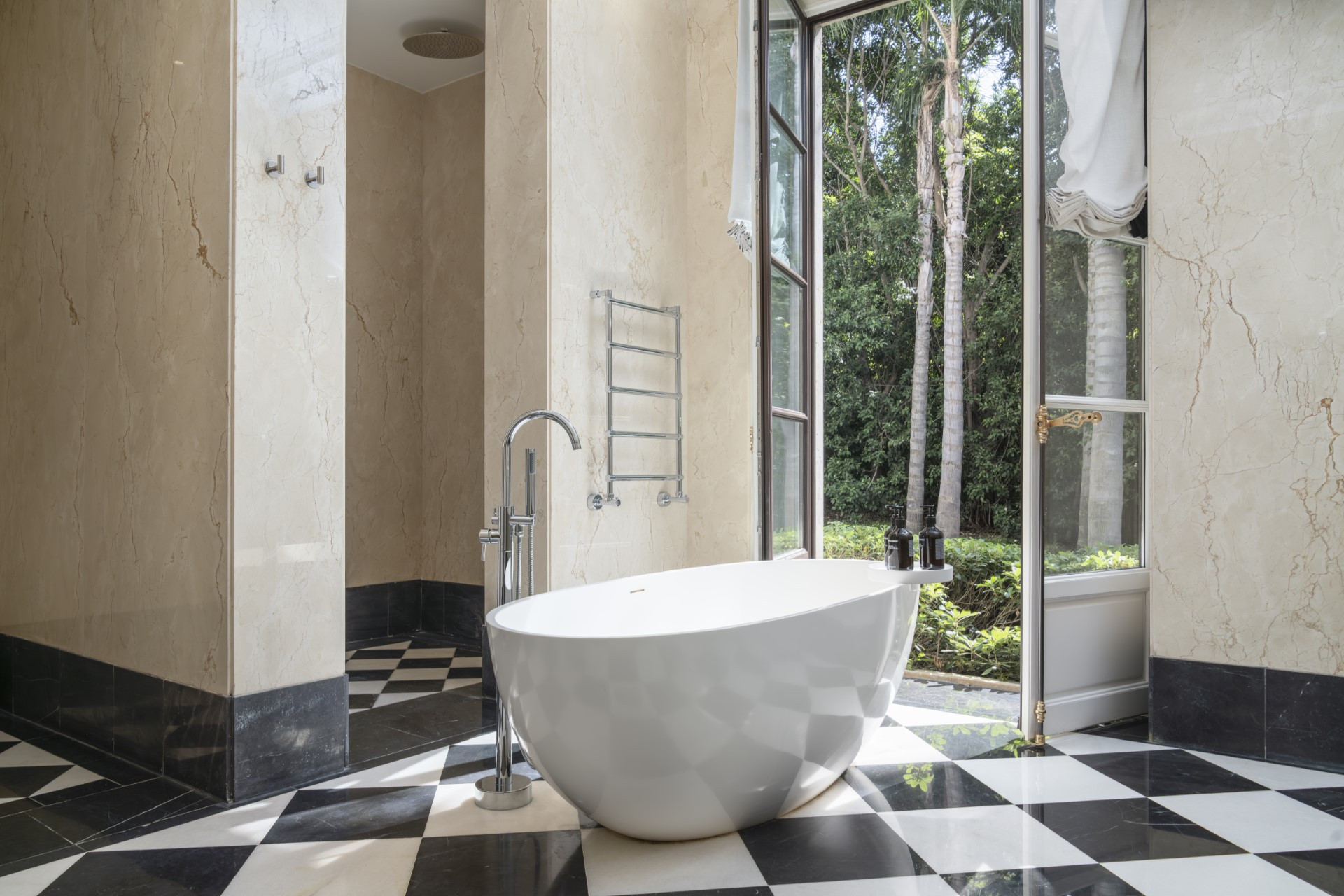 Oppulento villa de 8 dormitorios en Rocio de Nagüeles, Marbella Milla de Oro