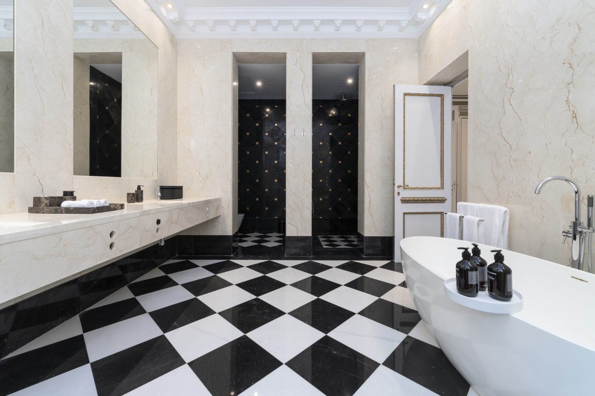 Oppulento villa de 8 dormitorios en Rocio de Nagüeles, Marbella Milla de Oro