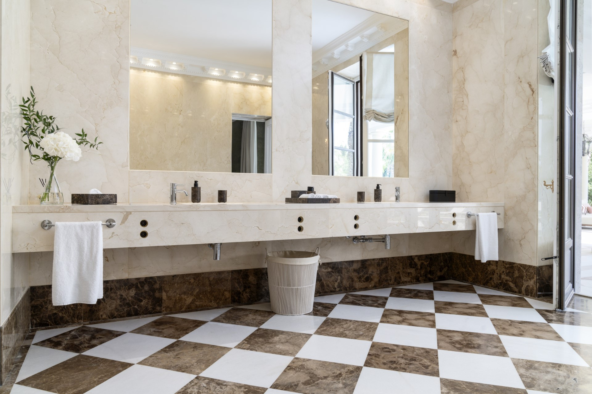 Oppulento villa de 8 dormitorios en Rocio de Nagüeles, Marbella Milla de Oro