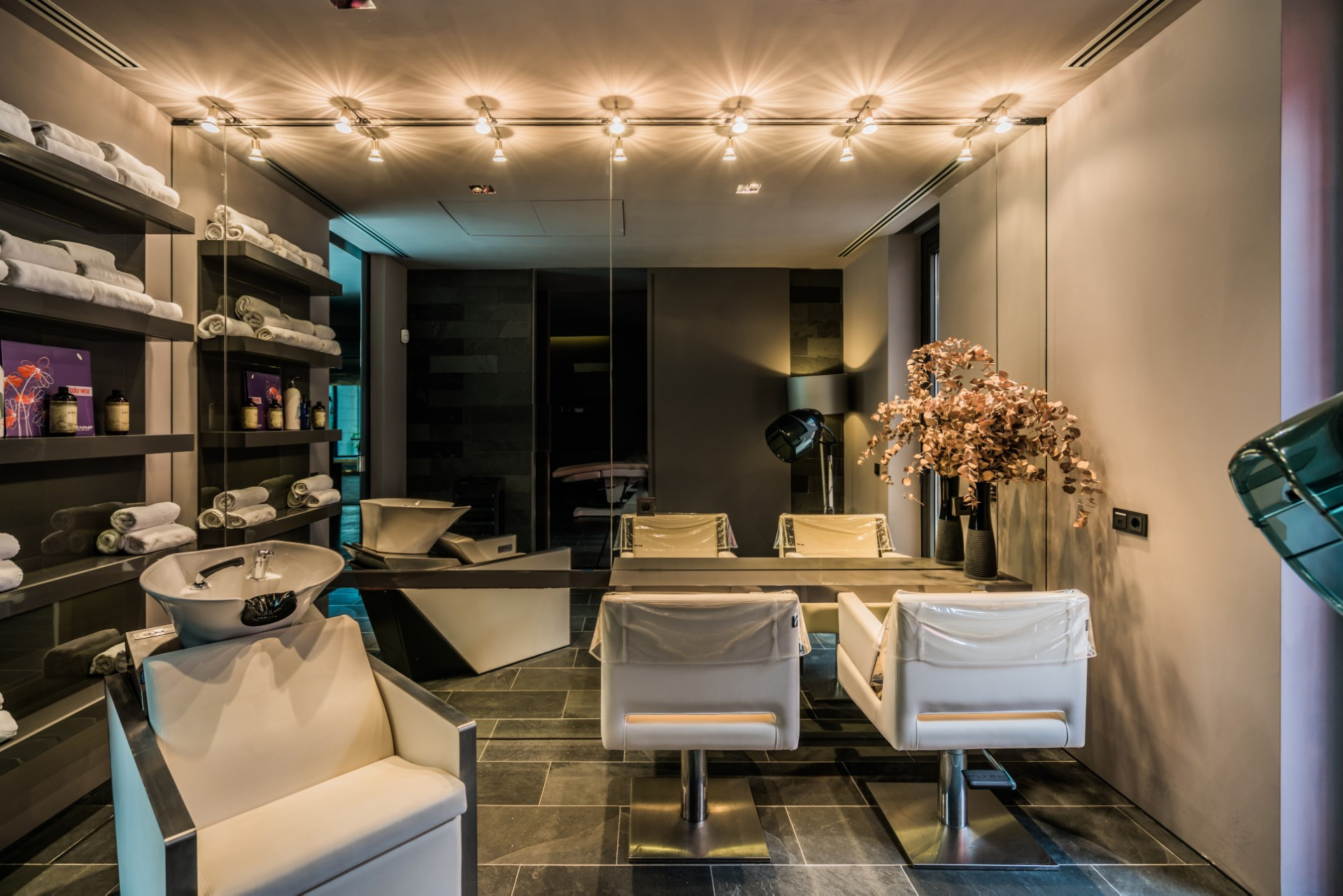 Breathtaking cutting edge design, modern villa in Cascada de Camojan