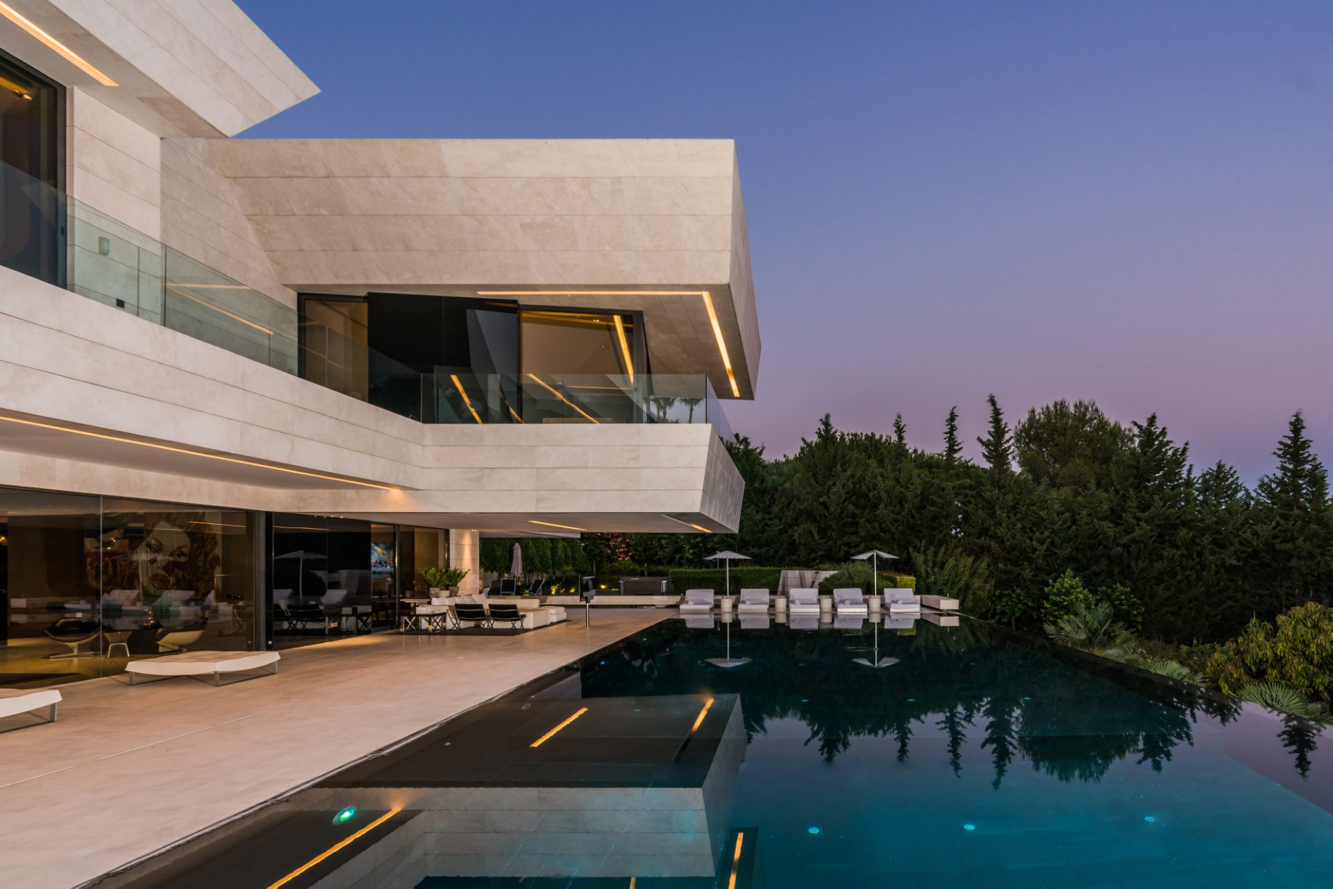 Breathtaking cutting edge design, modern villa in Cascada de Camojan