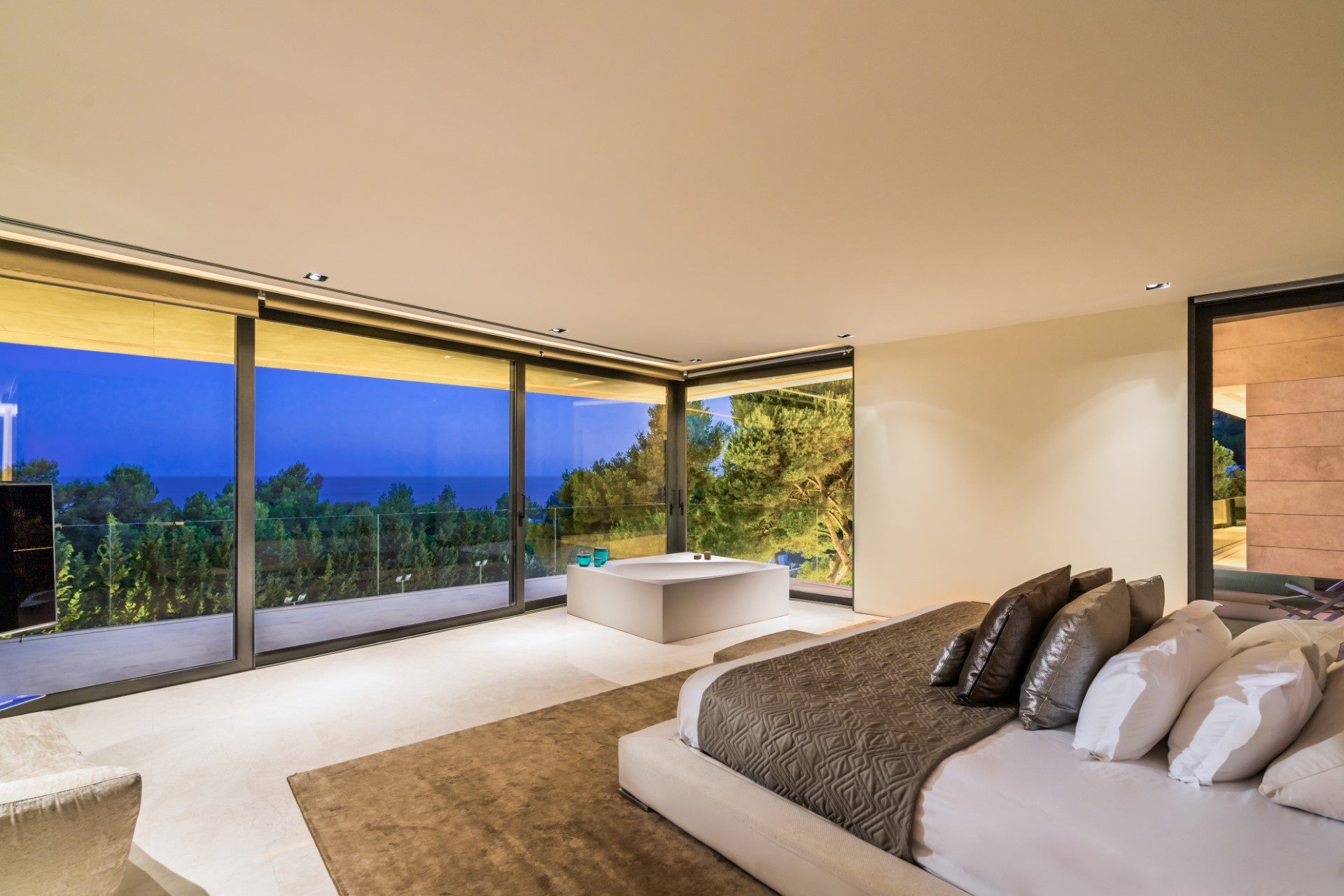 Breathtaking cutting edge design, modern villa in Cascada de Camojan