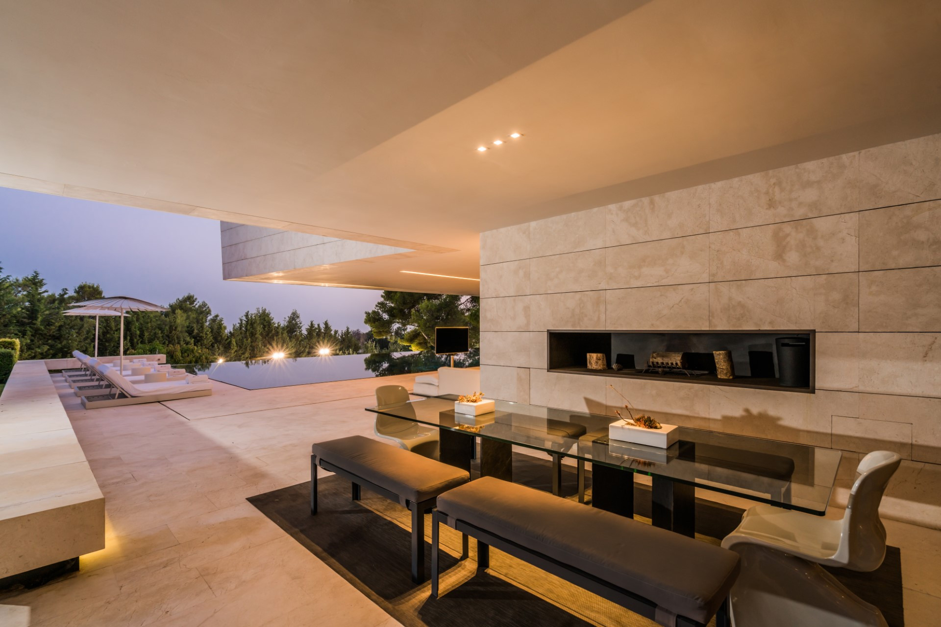 Breathtaking cutting edge design, modern villa in Cascada de Camojan