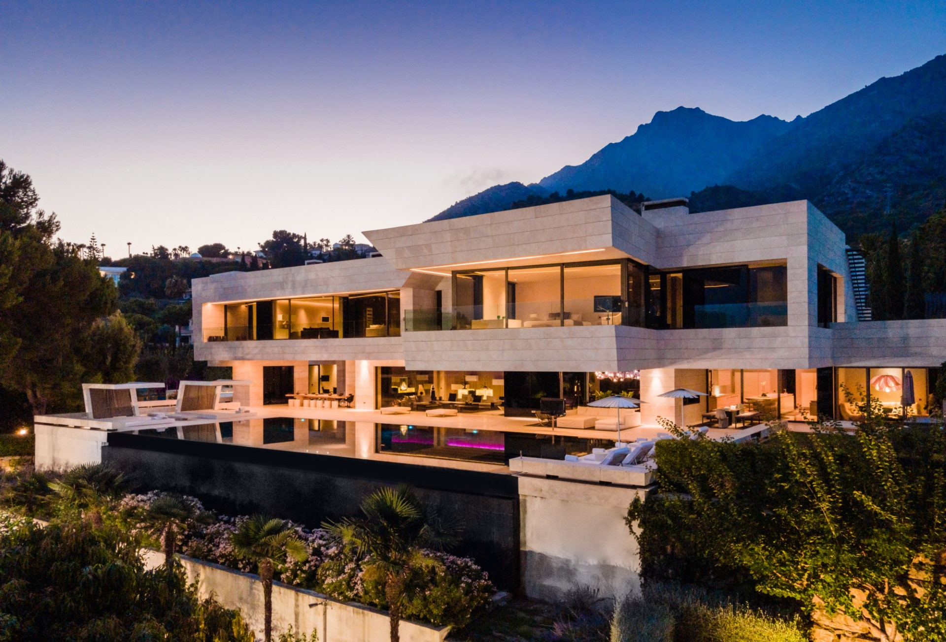 Breathtaking cutting edge design, modern villa in Cascada de Camojan