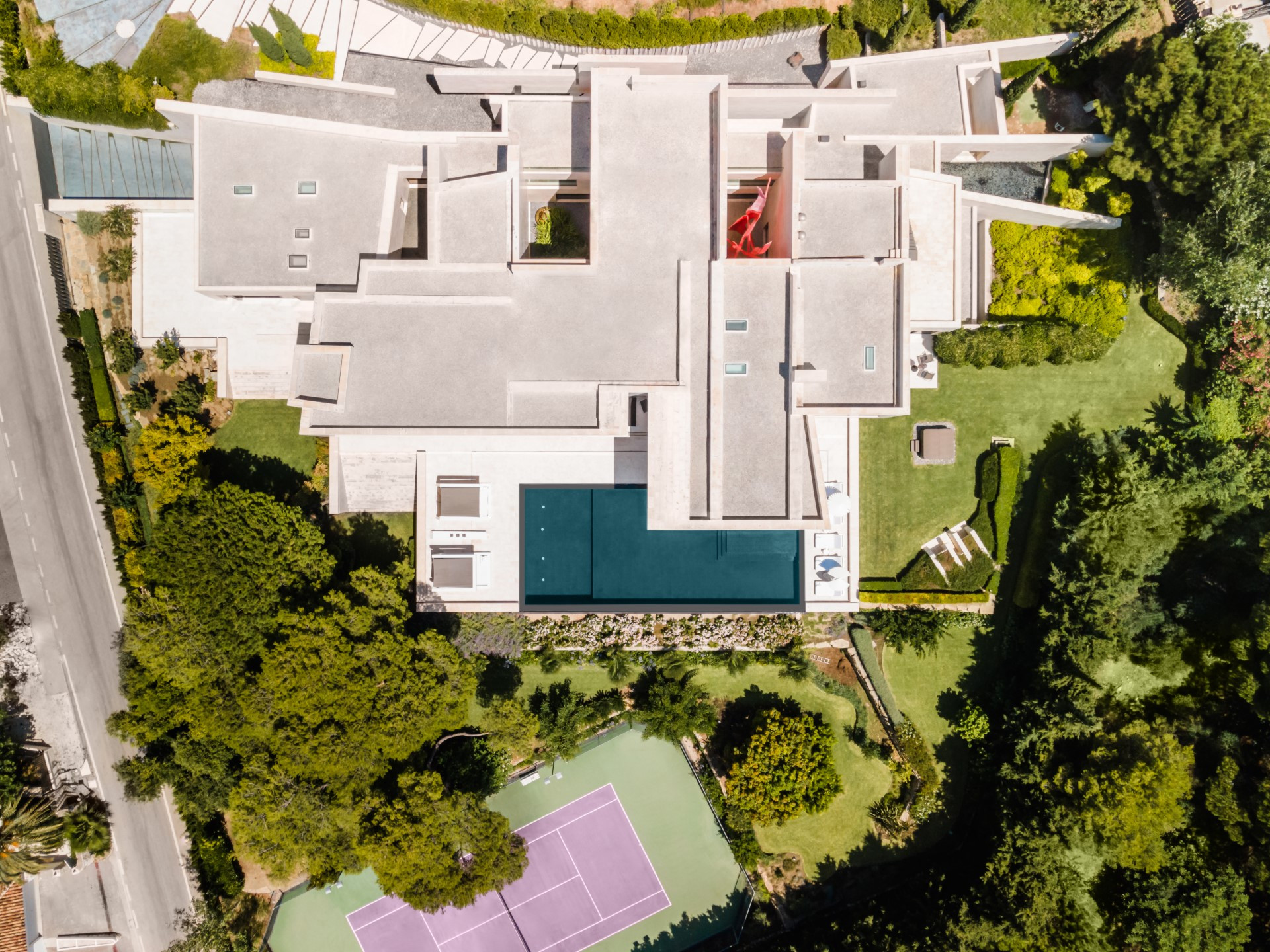 Breathtaking cutting edge design, modern villa in Cascada de Camojan