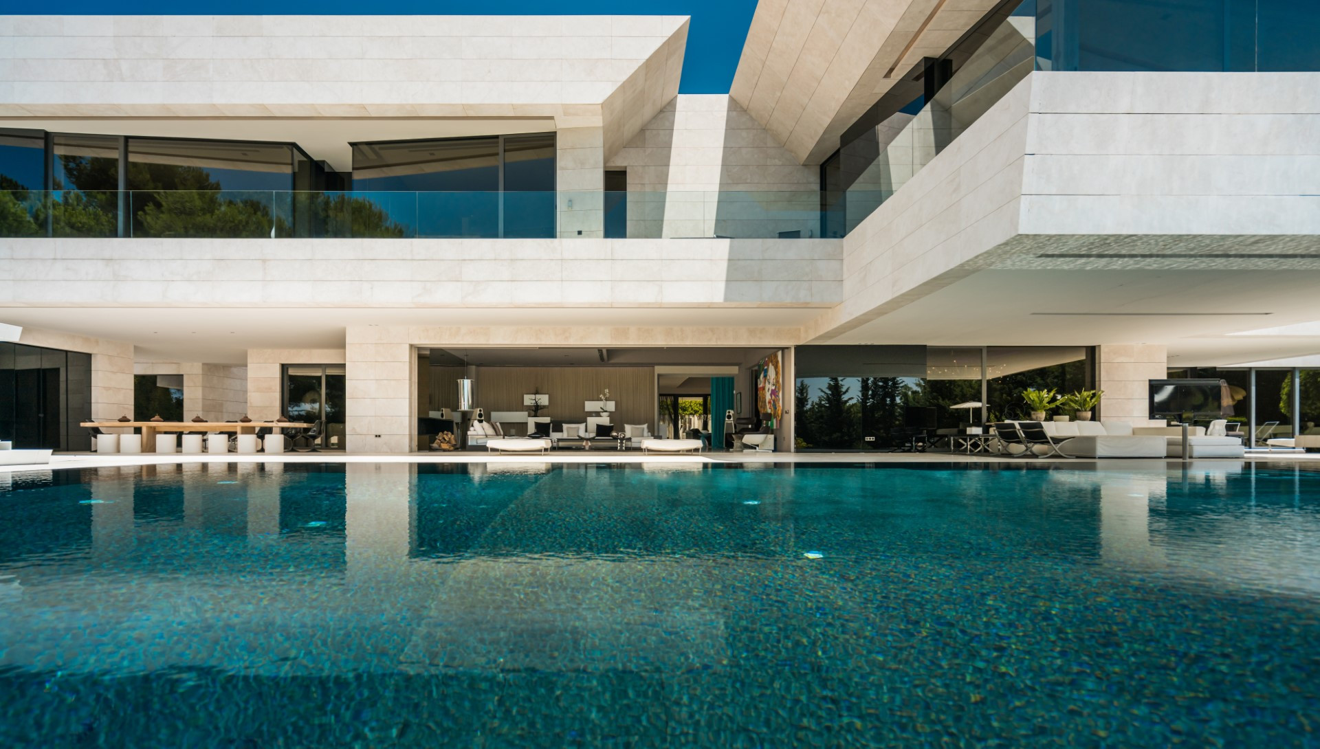 Breathtaking cutting edge design, modern villa in Cascada de Camojan
