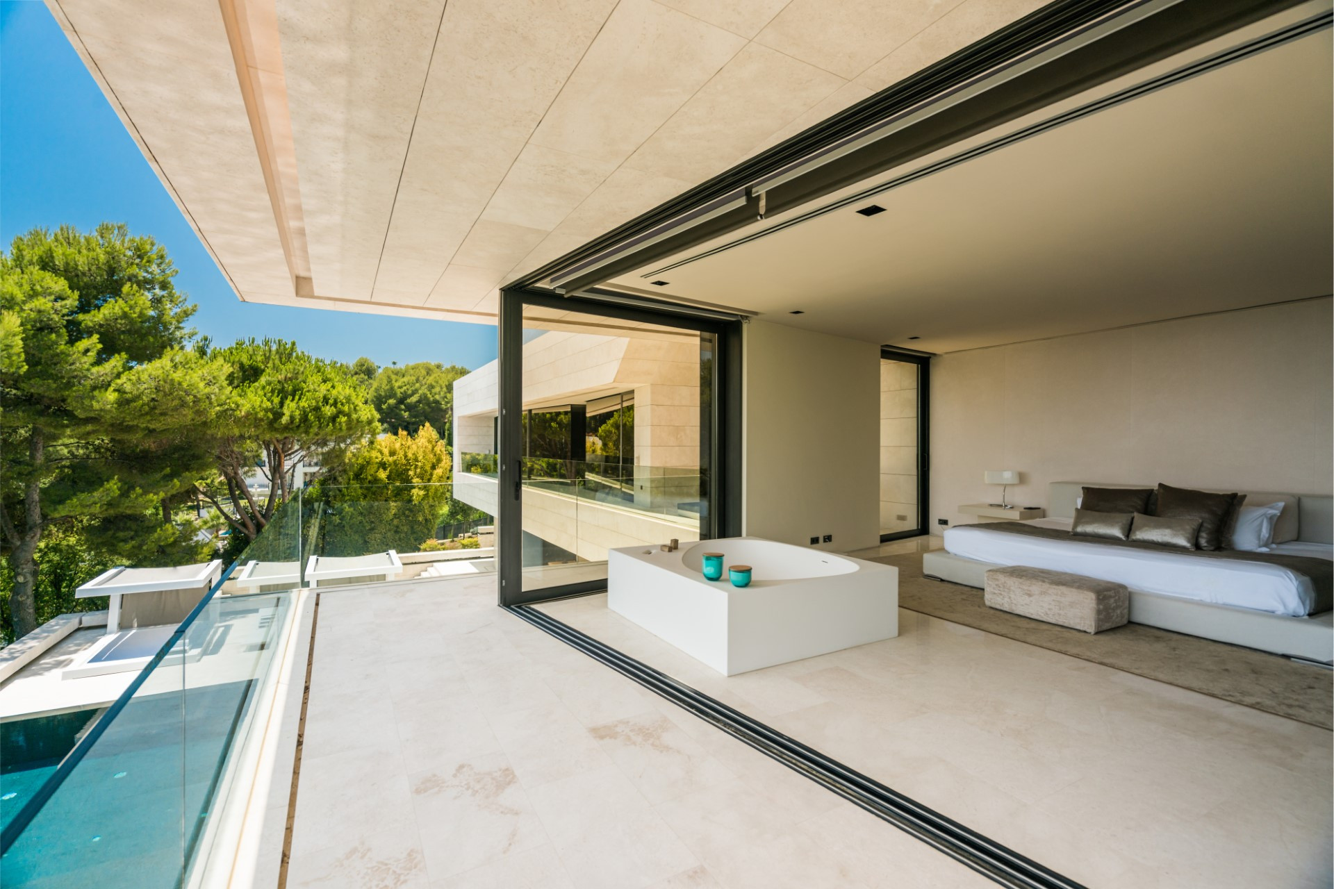 Breathtaking cutting edge design, modern villa in Cascada de Camojan