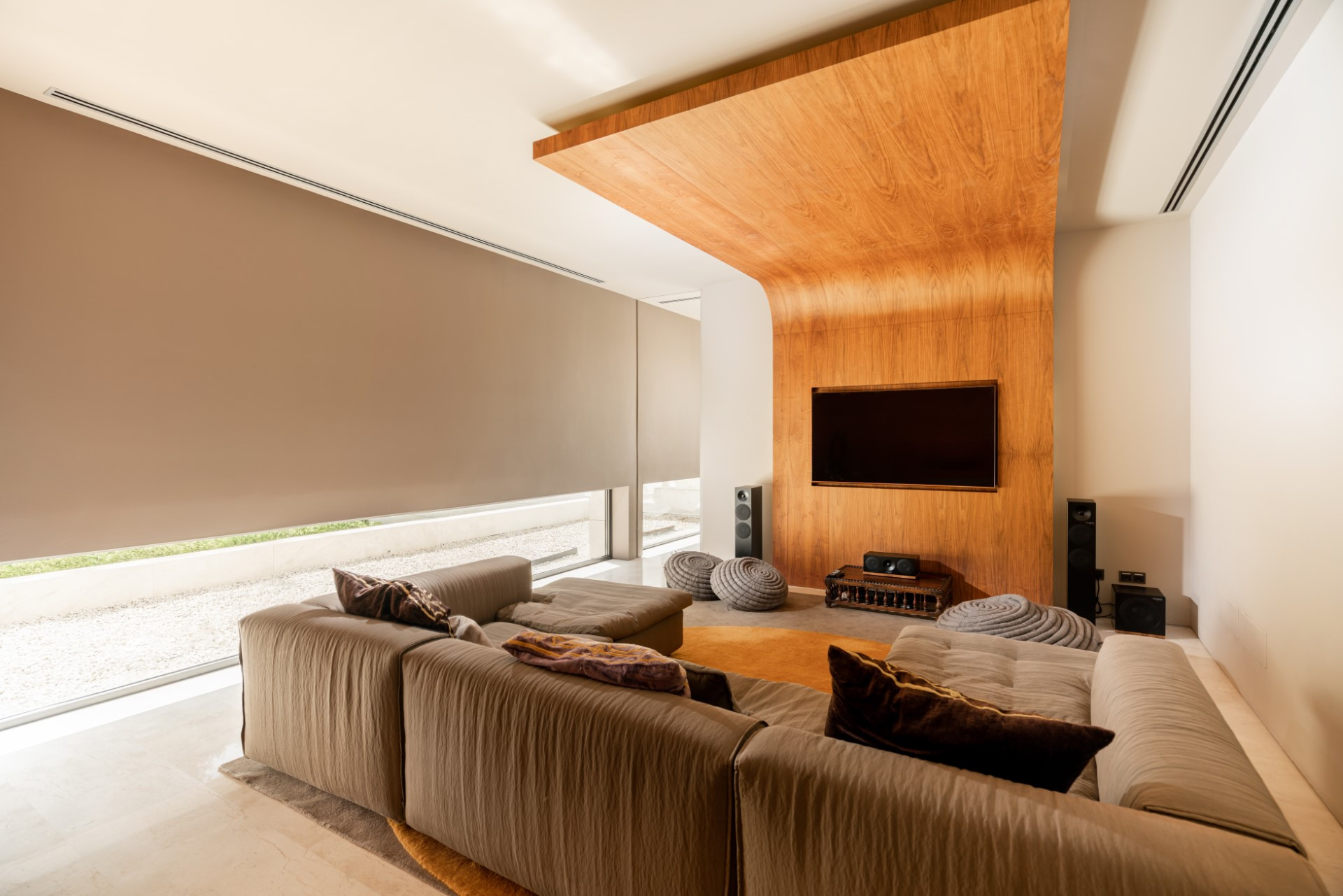 Breathtaking cutting edge design, modern villa in Cascada de Camojan