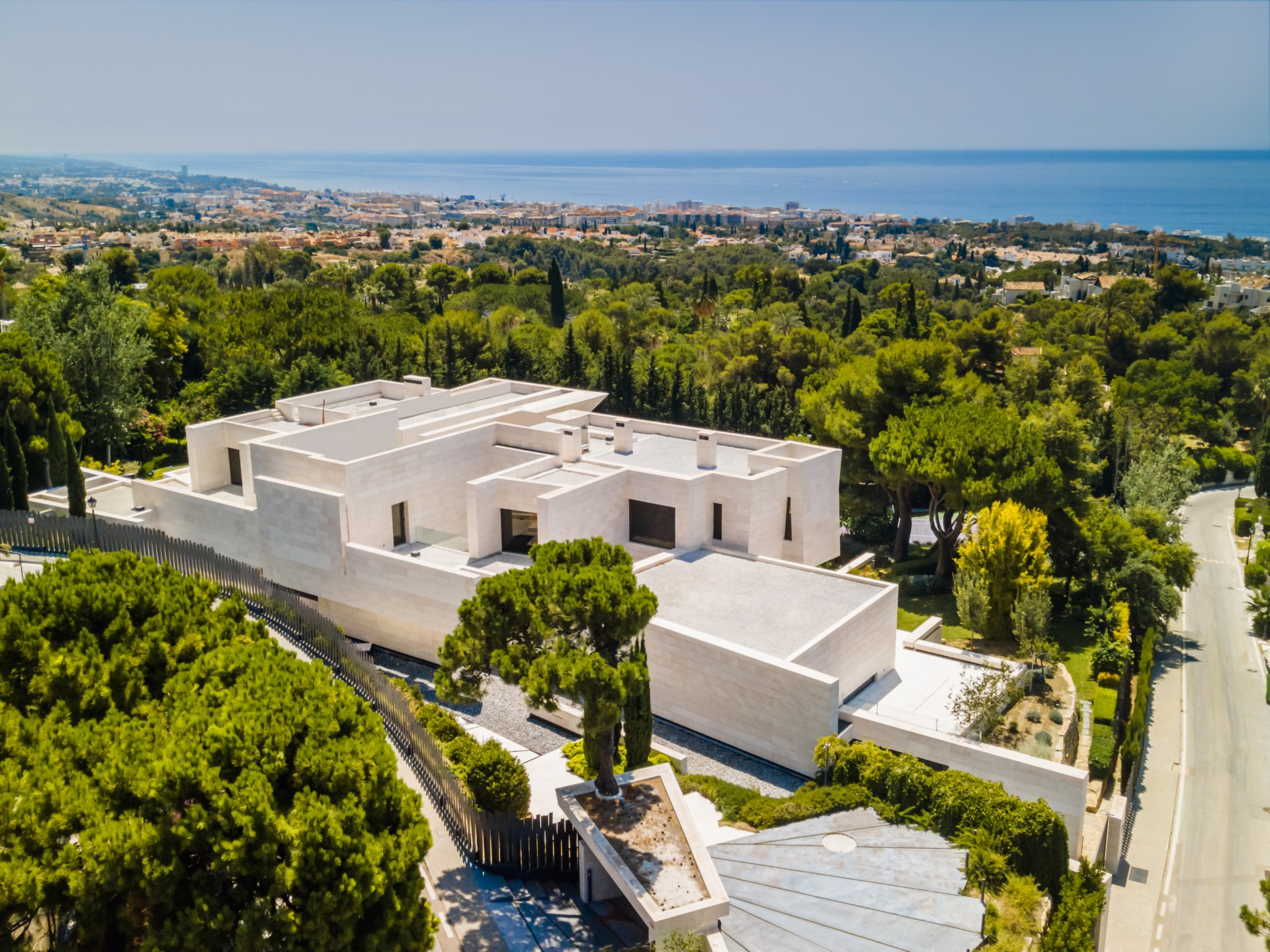 Breathtaking cutting edge design, modern villa in Cascada de Camojan