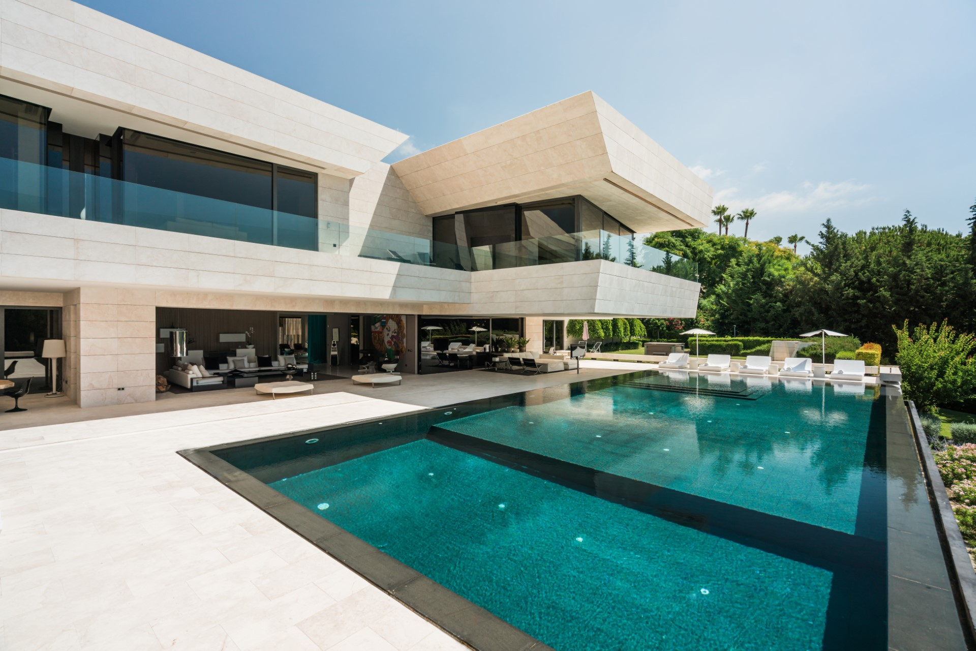 Breathtaking cutting edge design, modern villa in Cascada de Camojan