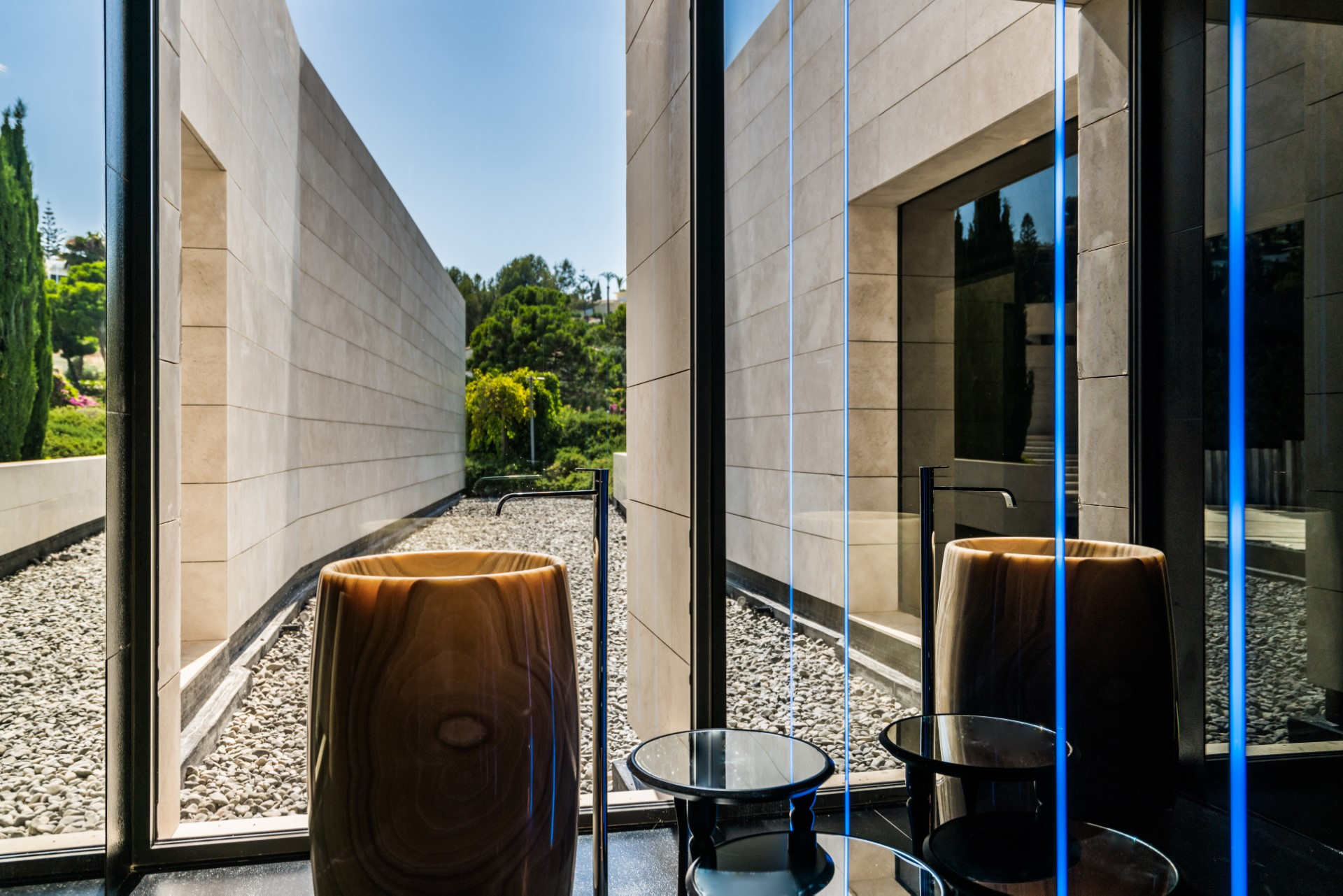Breathtaking cutting edge design, modern villa in Cascada de Camojan