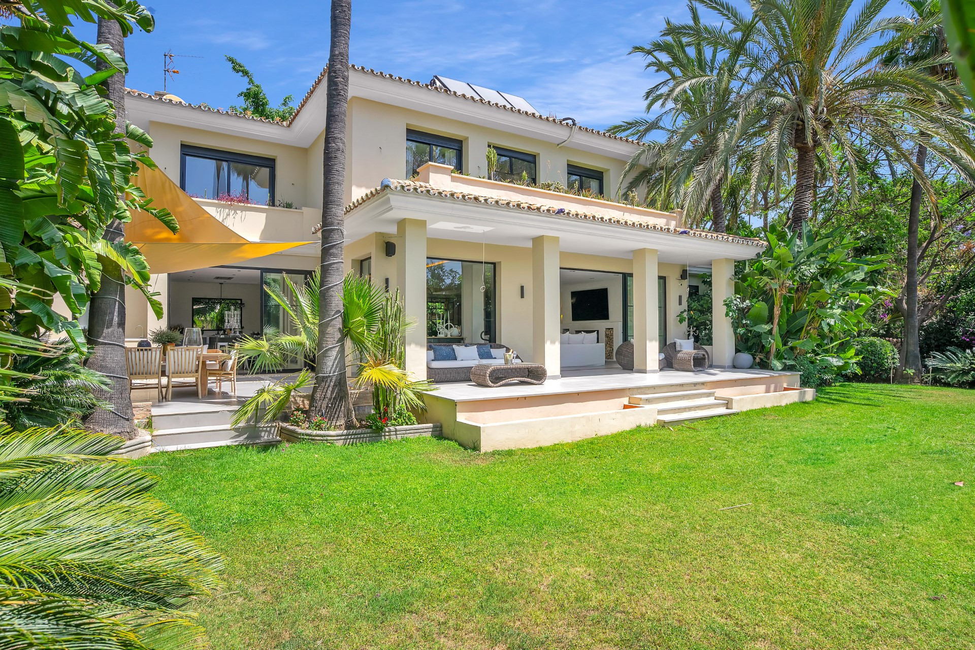Elegan 4 bedroom villa in Xarblanca, Marbella