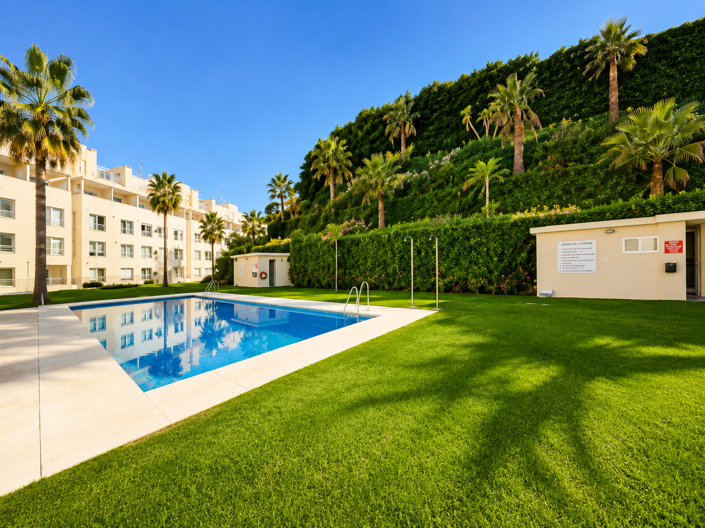 Apartamento de lujo con vistas panorámicas en La Corniche, Nueva Andalucia
