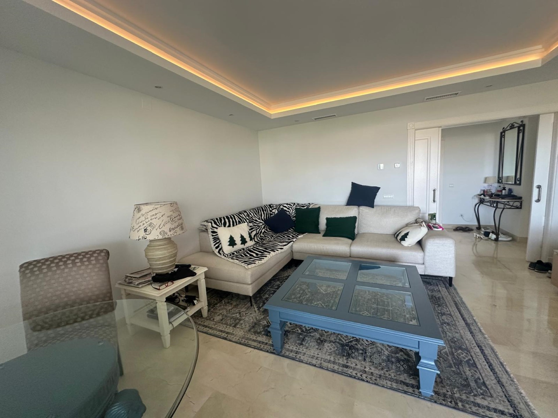 Luxury apartment with panoramic views in La Corniche, Nueva Andalucia