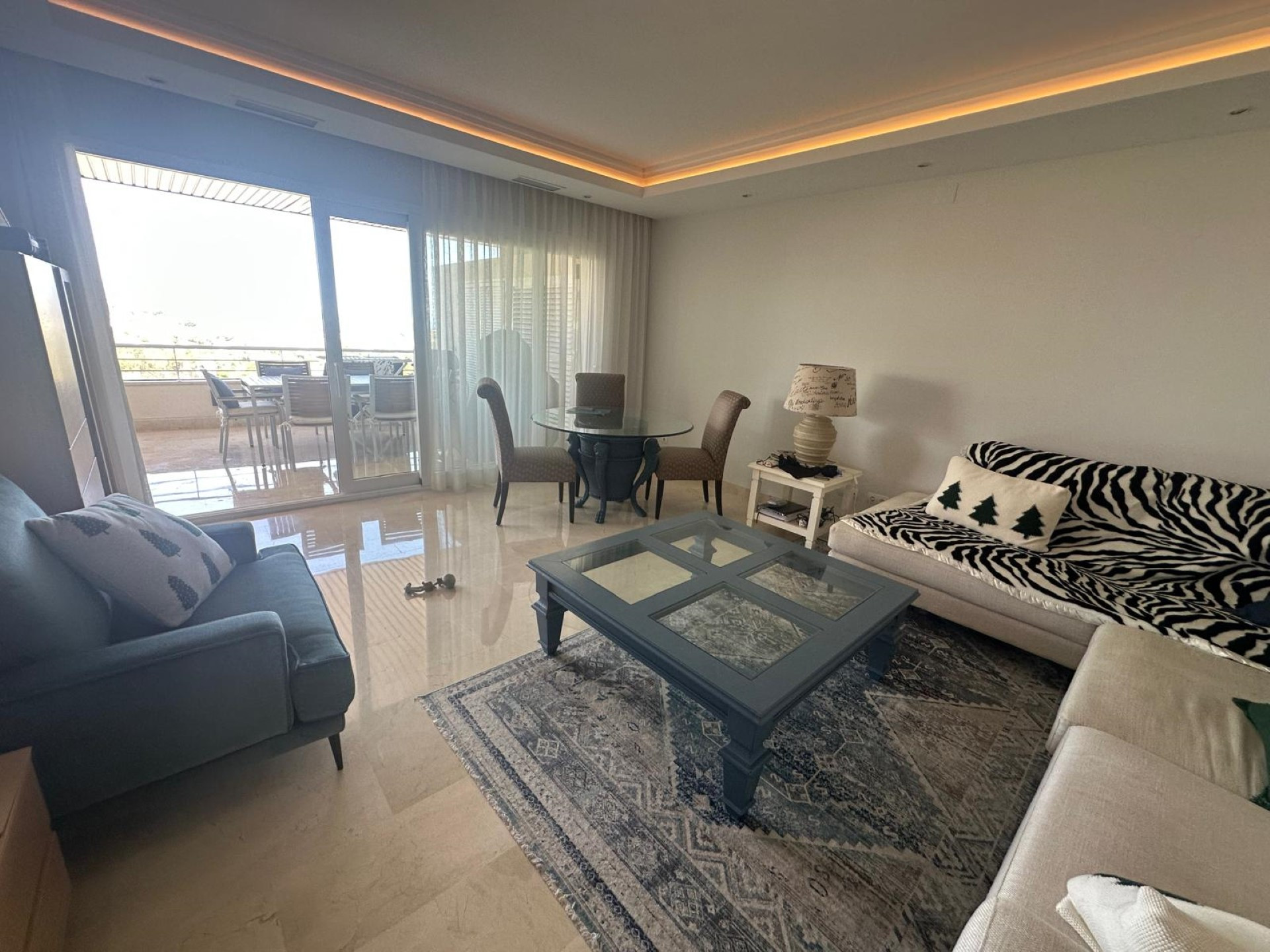 Luxury apartment with panoramic views in La Corniche, Nueva Andalucia