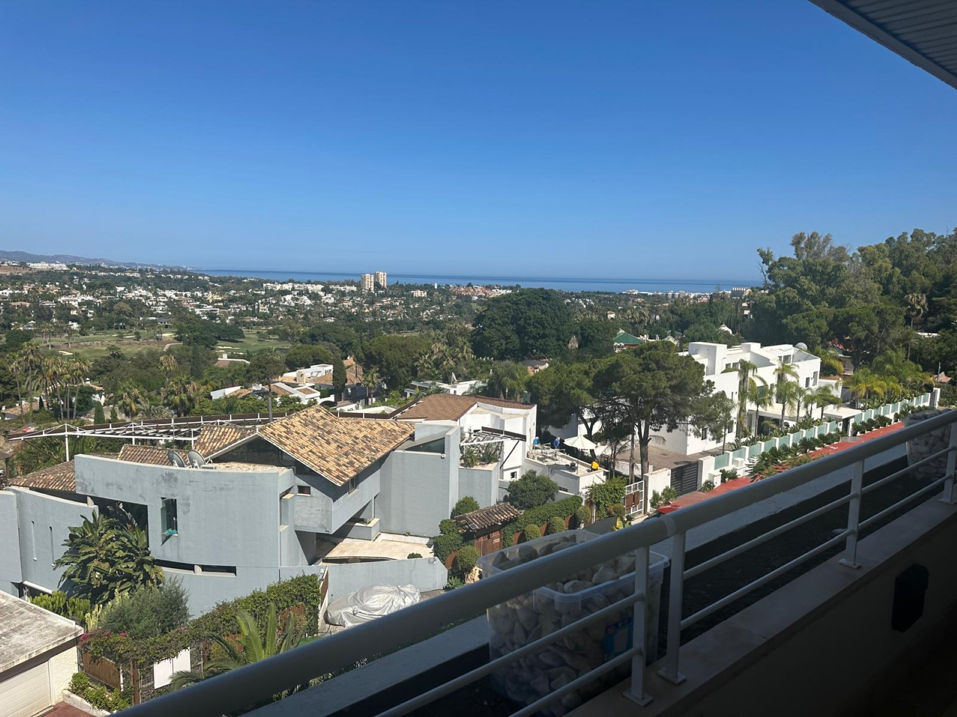 Luxury apartment with panoramic views in La Corniche, Nueva Andalucia