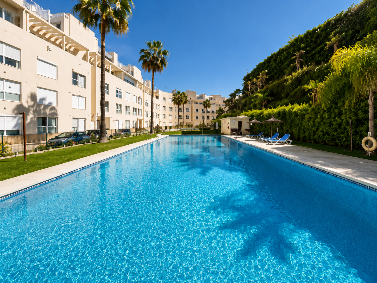 Apartamento de lujo con vistas panorámicas en La Corniche, Nueva Andalucia