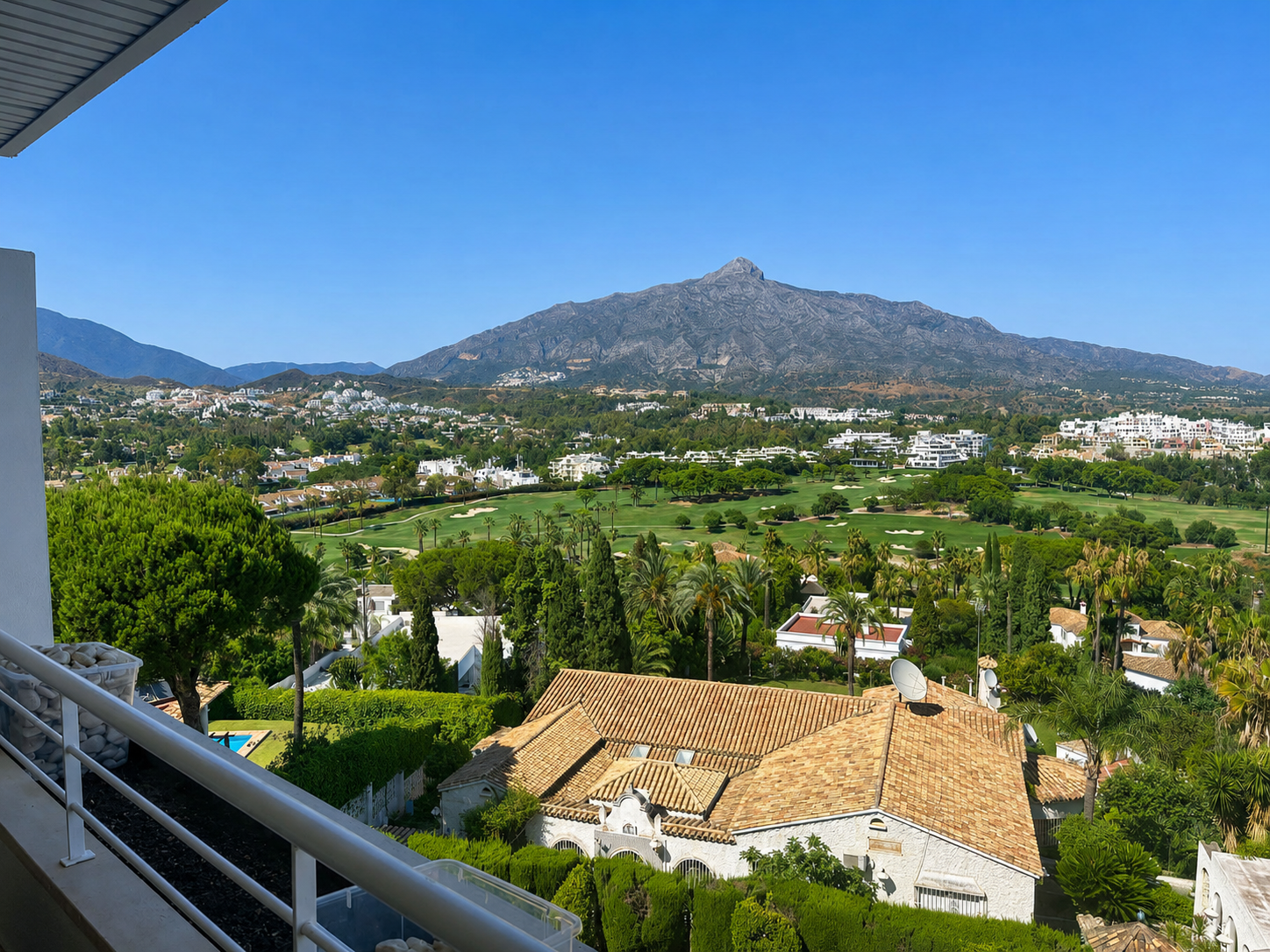 Apartamento de lujo con vistas panorámicas en La Corniche, Nueva Andalucia