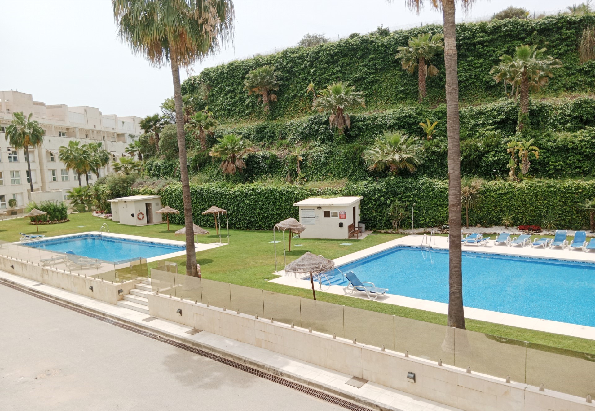 Luxury apartment with panoramic views in La Corniche, Nueva Andalucia