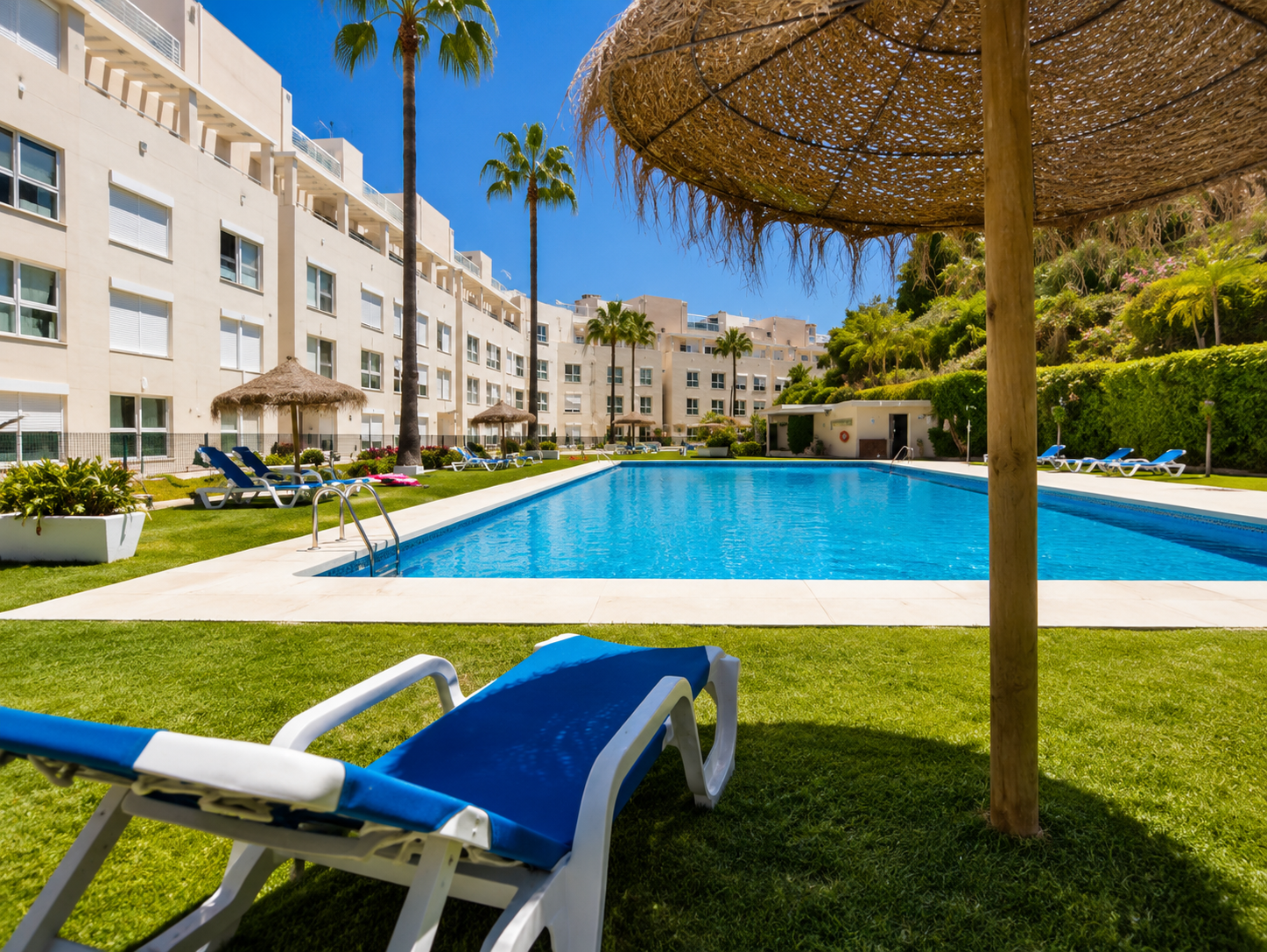 Apartamento de lujo con vistas panorámicas en La Corniche, Nueva Andalucia
