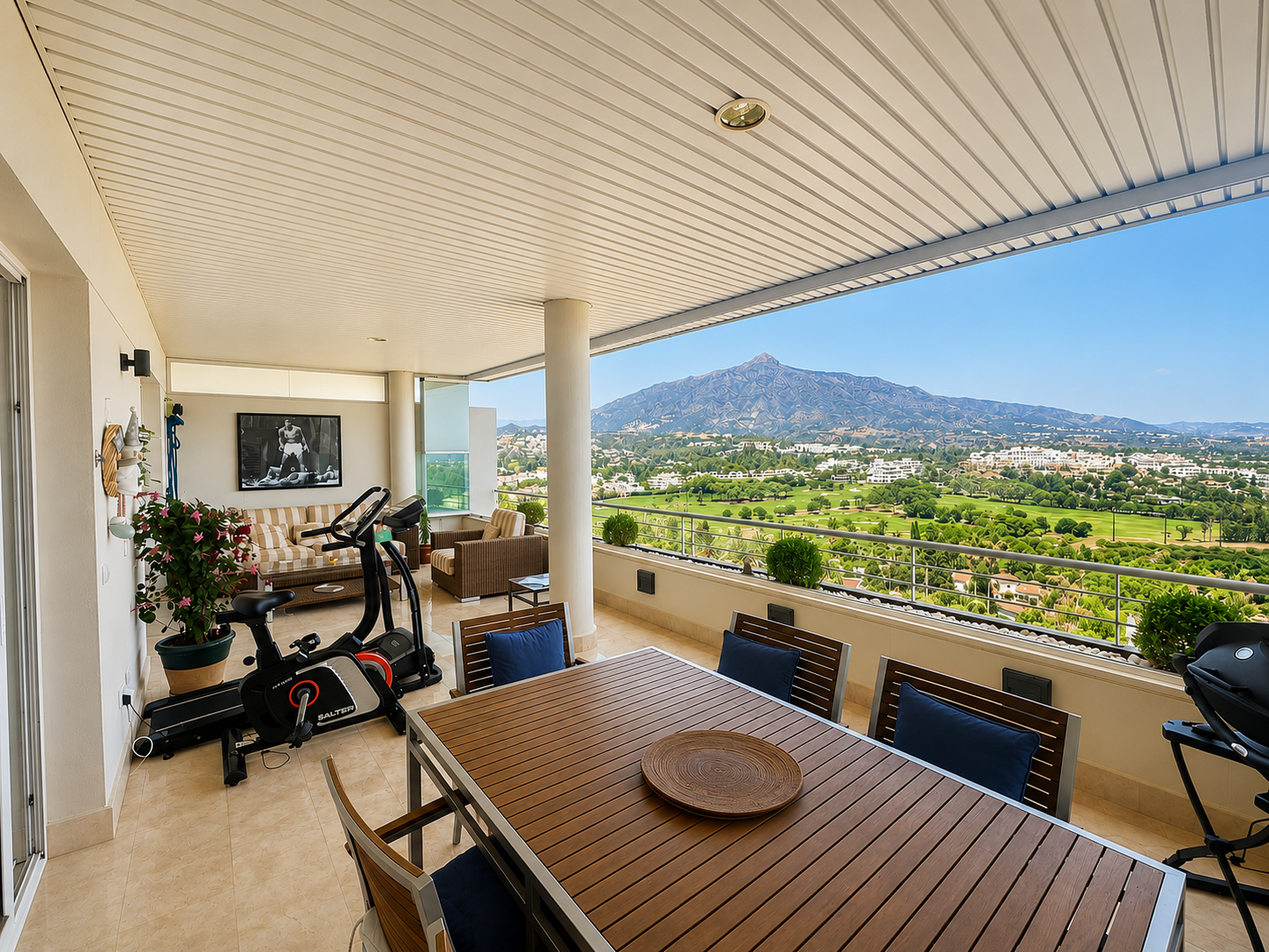 Apartamento de lujo con vistas panorámicas en La Corniche, Nueva Andalucia