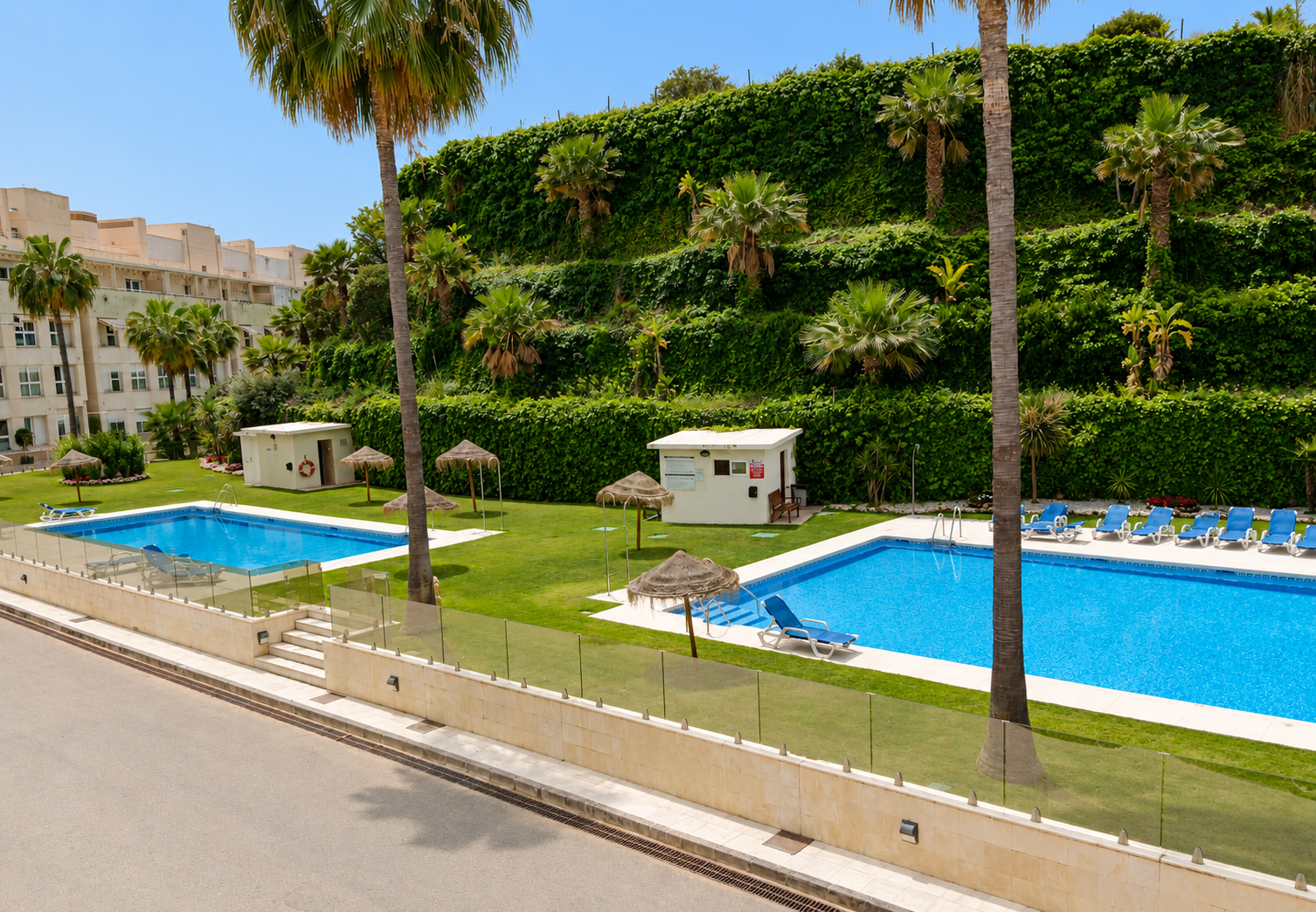Apartamento de lujo con vistas panorámicas en La Corniche, Nueva Andalucia