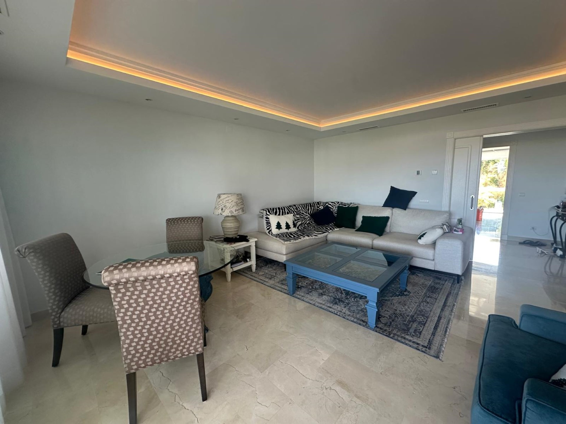 Luxury apartment with panoramic views in La Corniche, Nueva Andalucia