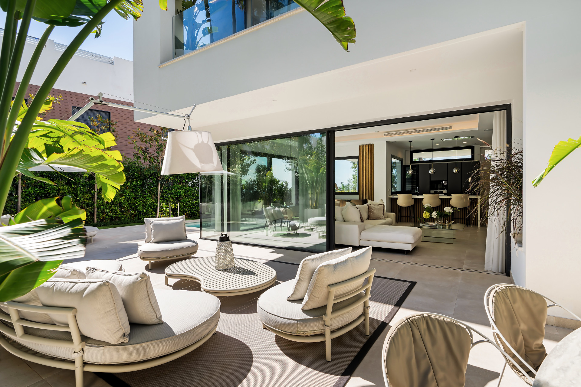 Lujosa villa en esquina en Sierra Blanca, Milla de Oro de Marbella