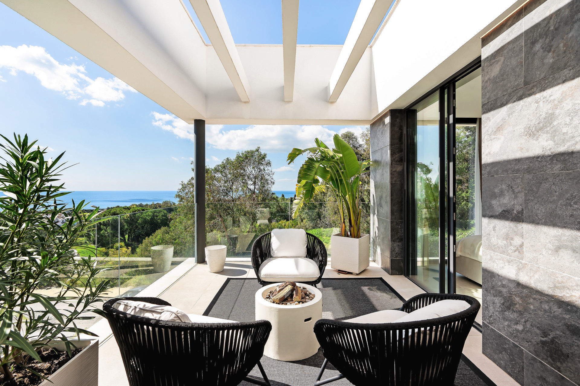 Lujosa villa en esquina en Sierra Blanca, Milla de Oro de Marbella