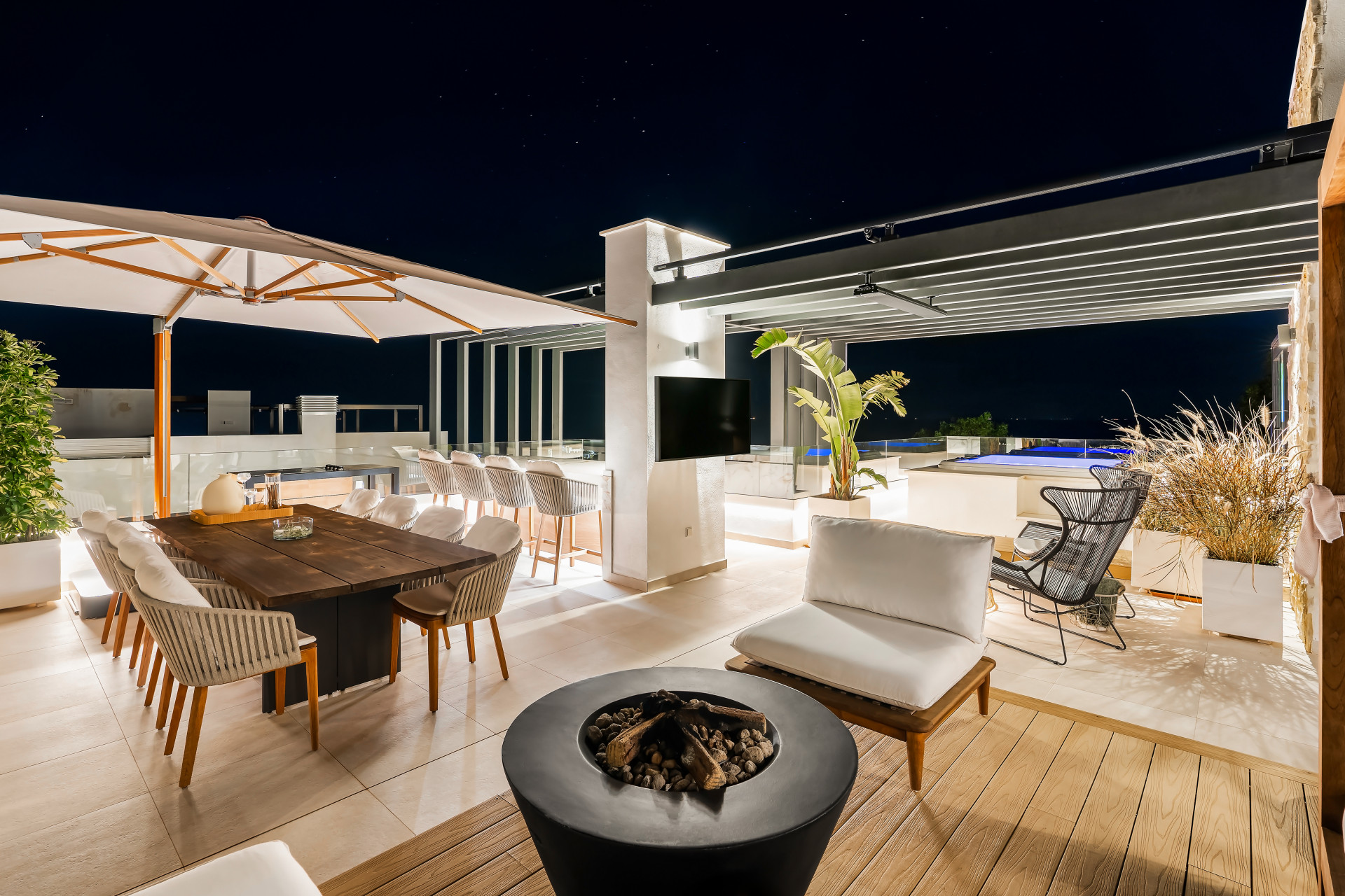 Lujosa villa en esquina en Sierra Blanca, Milla de Oro de Marbella